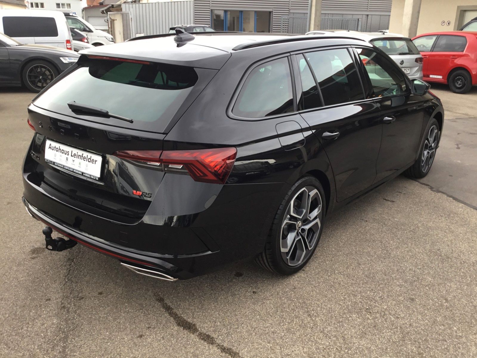Fahrzeugabbildung SKODA Octavia 2.0TSI DSG RS Combi+AHK+Standheizung+19"