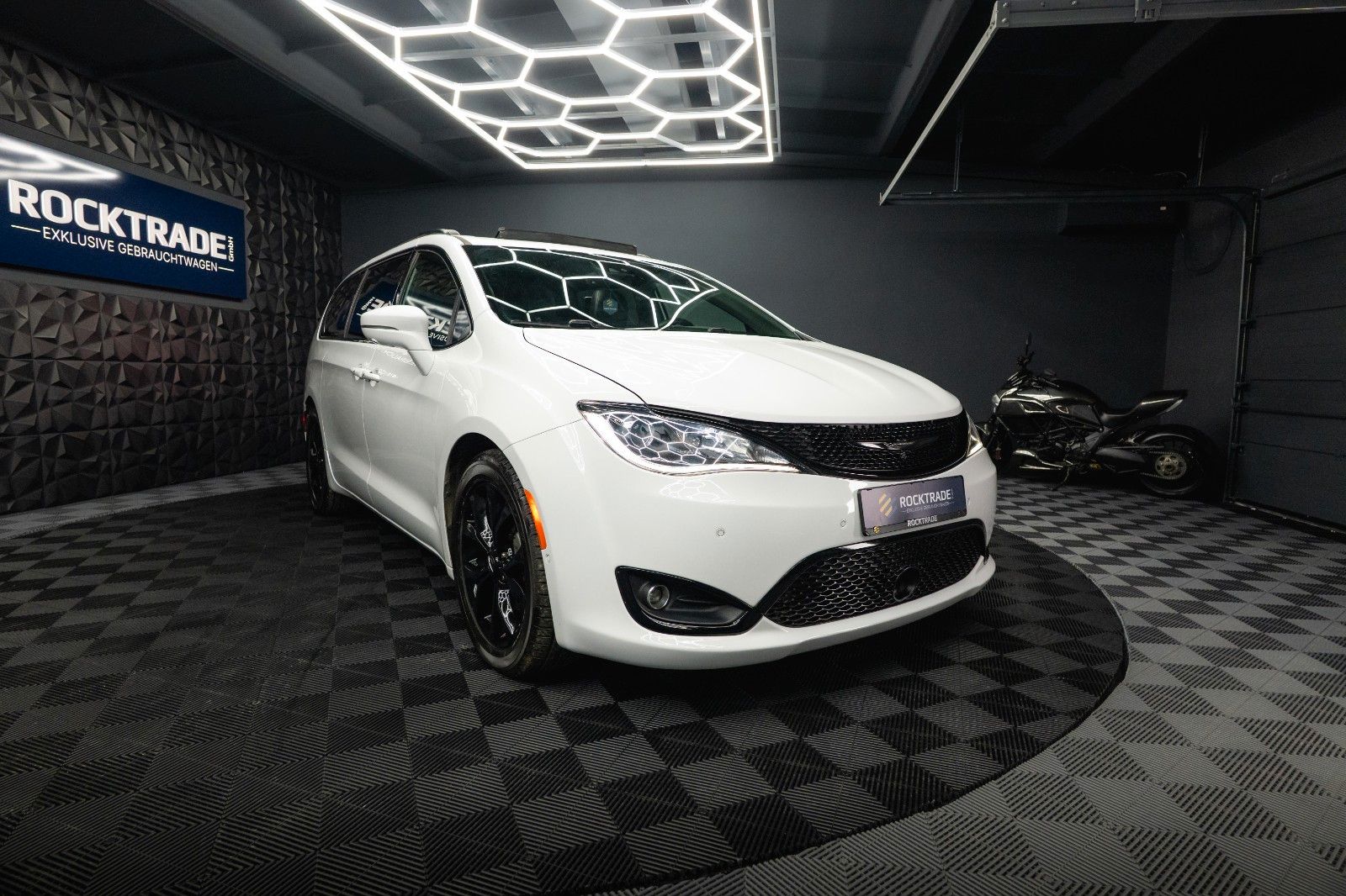 Fahrzeugabbildung Chrysler Pacifica 3.6 V6 LIMITED Night *Pano*CarPlay*ACC