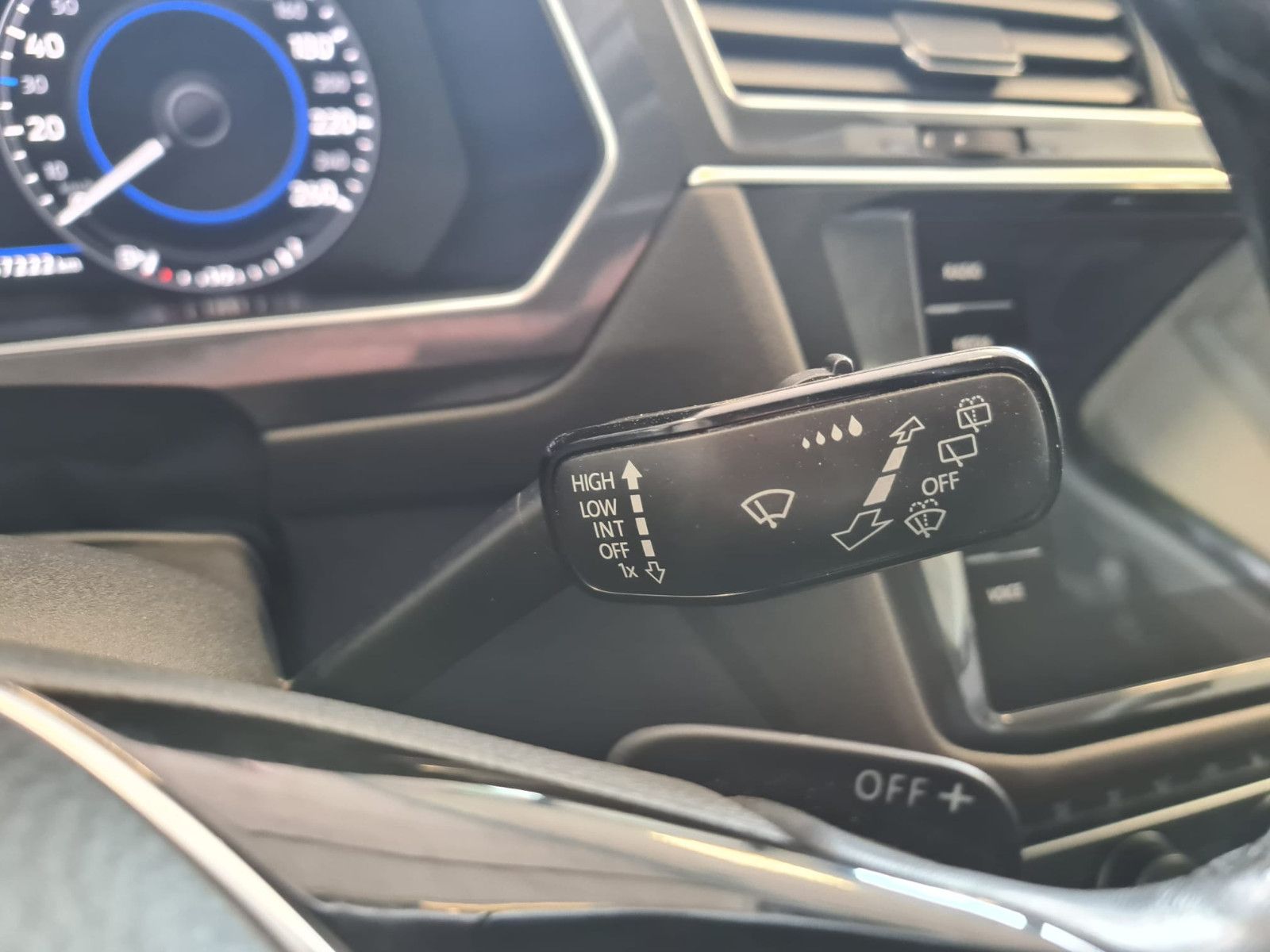 Fahrzeugabbildung Volkswagen Tiguan Allspace Highline 4Motion / LED / NAVI /