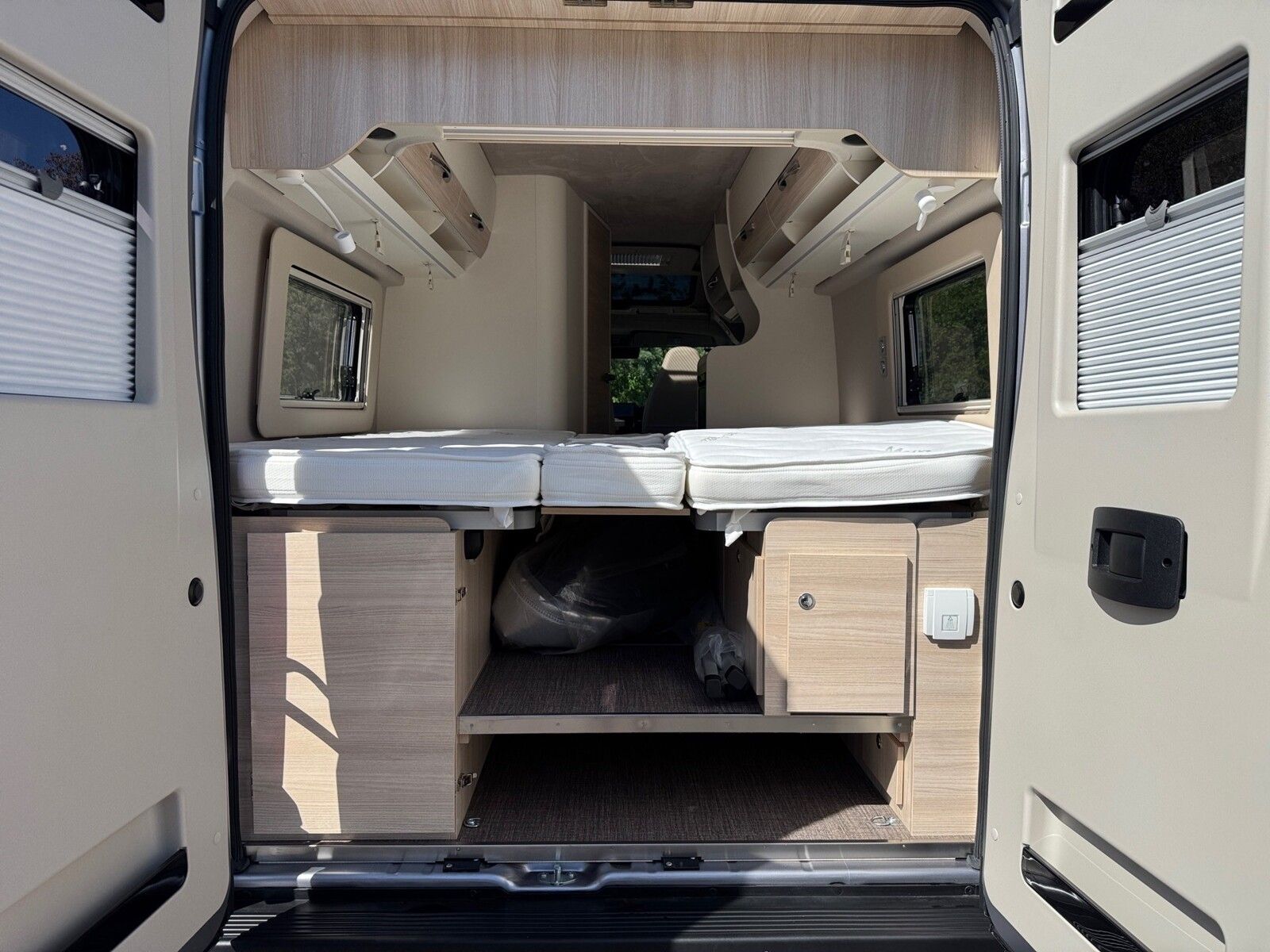 Fahrzeugabbildung Eura Mobil Van V 635 EB 180 PS, Automatik, Panoramadach
