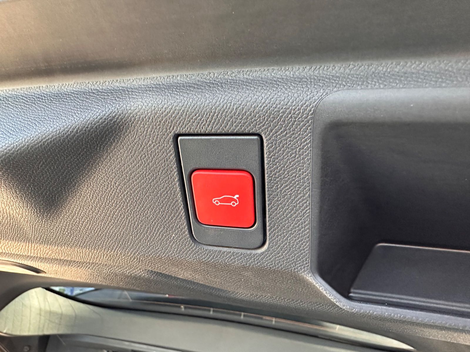 Fahrzeugabbildung Peugeot 5008 GT Hybrid 145 Autom 7-Sitz/ACC/Navi/APP/LED