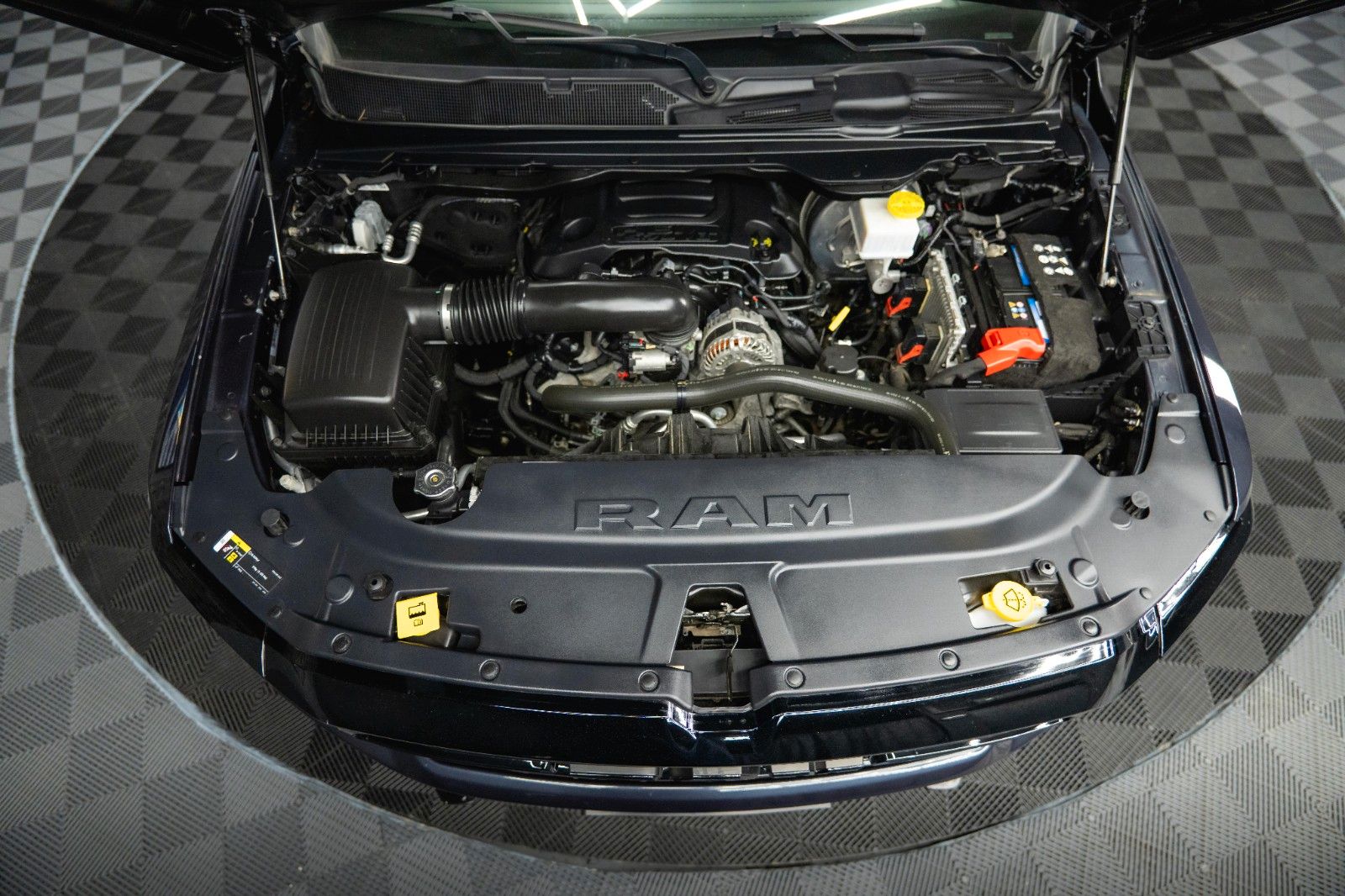 Fahrzeugabbildung Dodge RAM 5.7 V8 HEMI 4x4 NIGHT-Paket LARAMIE 22 Zoll