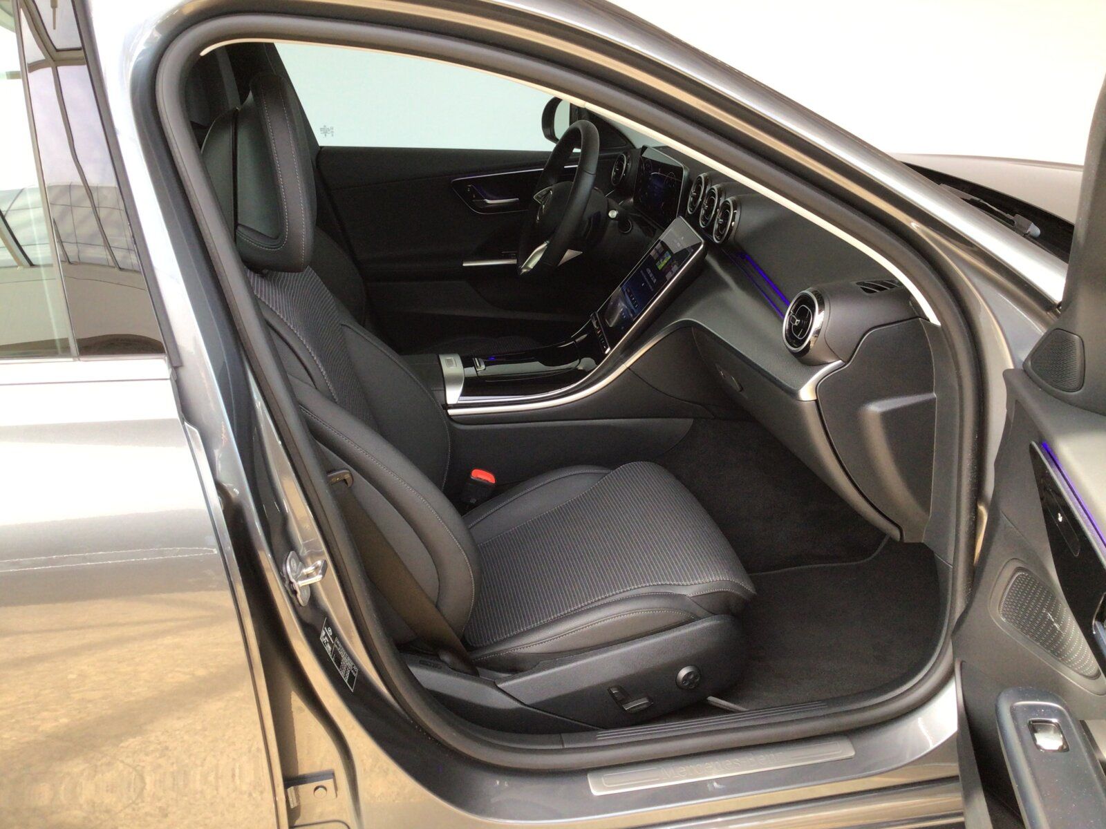 Mercedes-Benz C 220 d AVANTGARDE Advanced Totw MBUX CAR PLAY foto 10