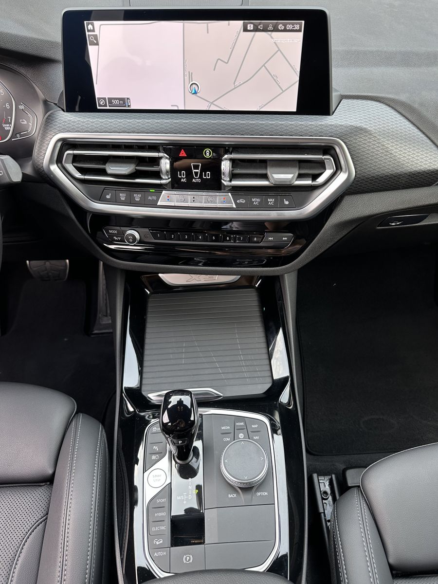 Fahrzeugabbildung BMW X3 xDrive30e M-Sport NAV+LASER+PANO+HUD+KAMERA