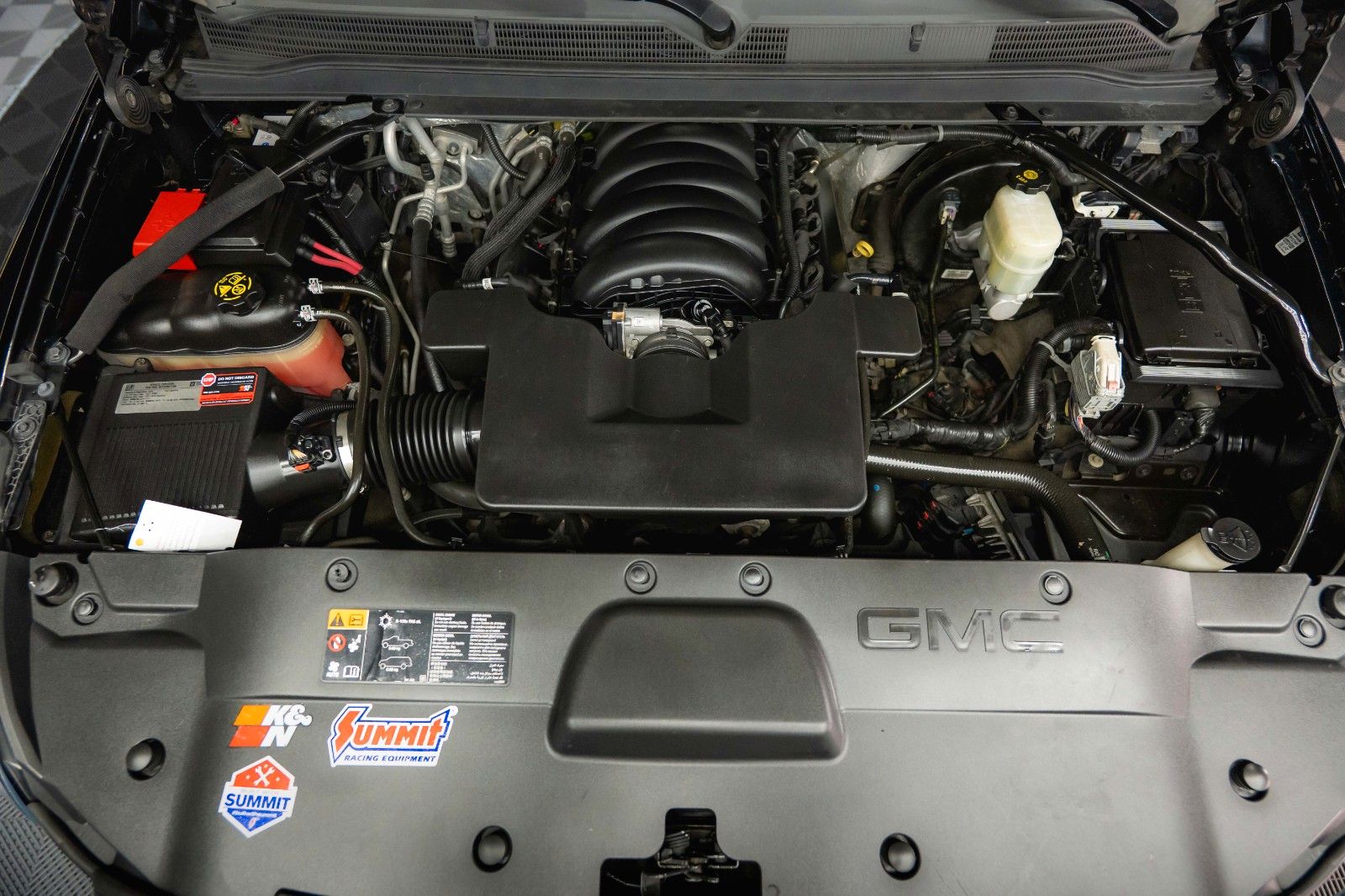 Fahrzeugabbildung GMC Yukon 6.2 V8 DENALI 4x4 LED *Unfallfrei*TV*ACC*