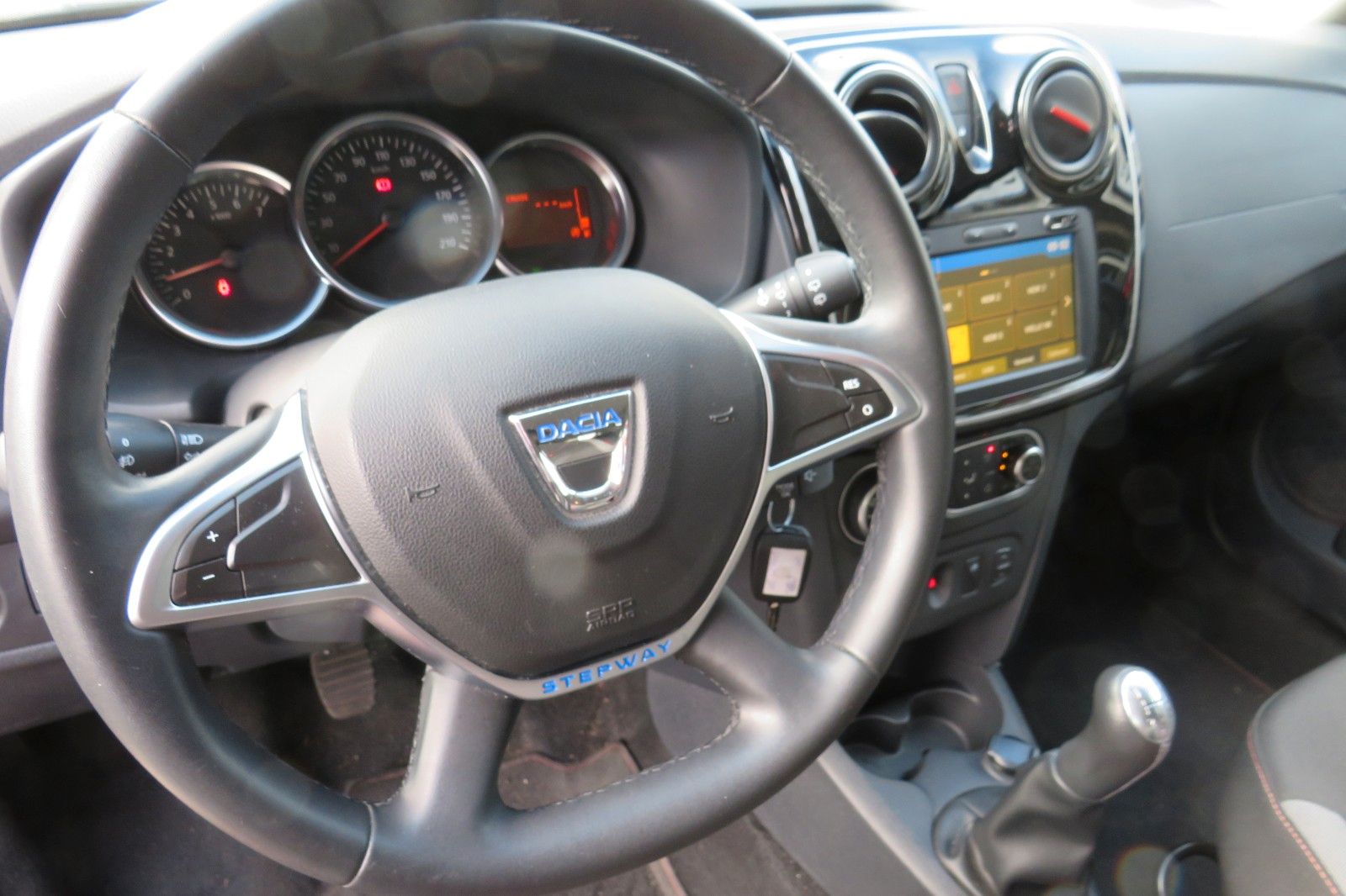 Fahrzeugabbildung Dacia Sandero Stepway NAVI SITZH. GRA PDC +KAMERA 1.HD