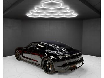 صورة 3 لـ 2020 Porsche TAYCAN