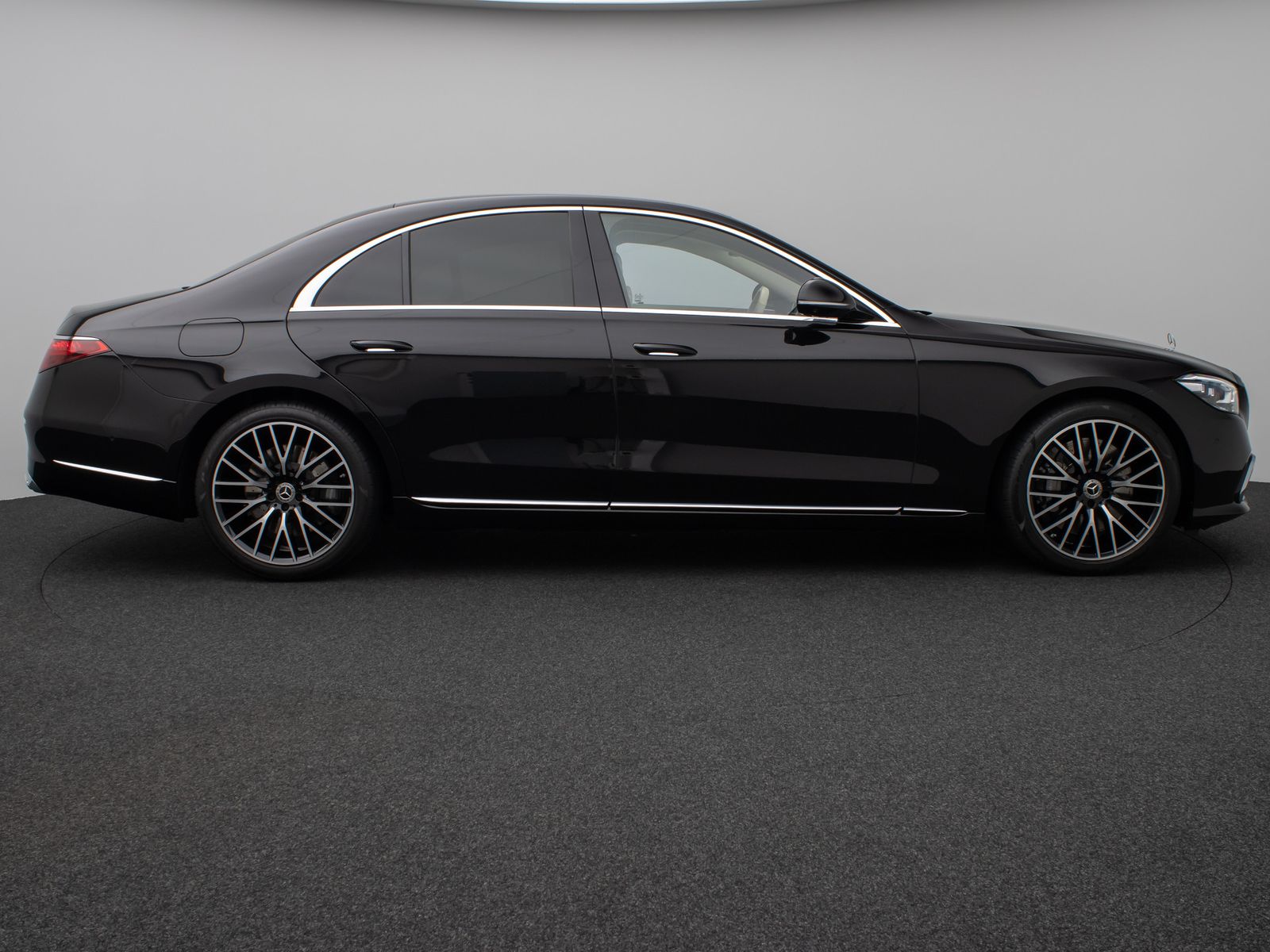 Fahrzeugabbildung Mercedes-Benz S 400d 4Matic HUD DAB 360° 9G-Tronic MBUX Ent.+