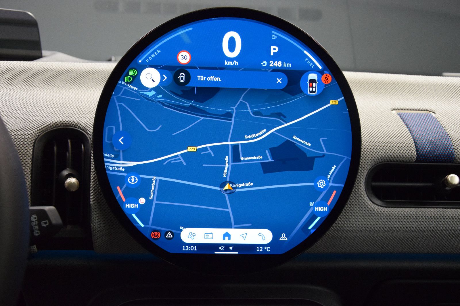 Fahrzeugabbildung MINI Cooper C Favoured Trim Paket-L Pano h/k HuD