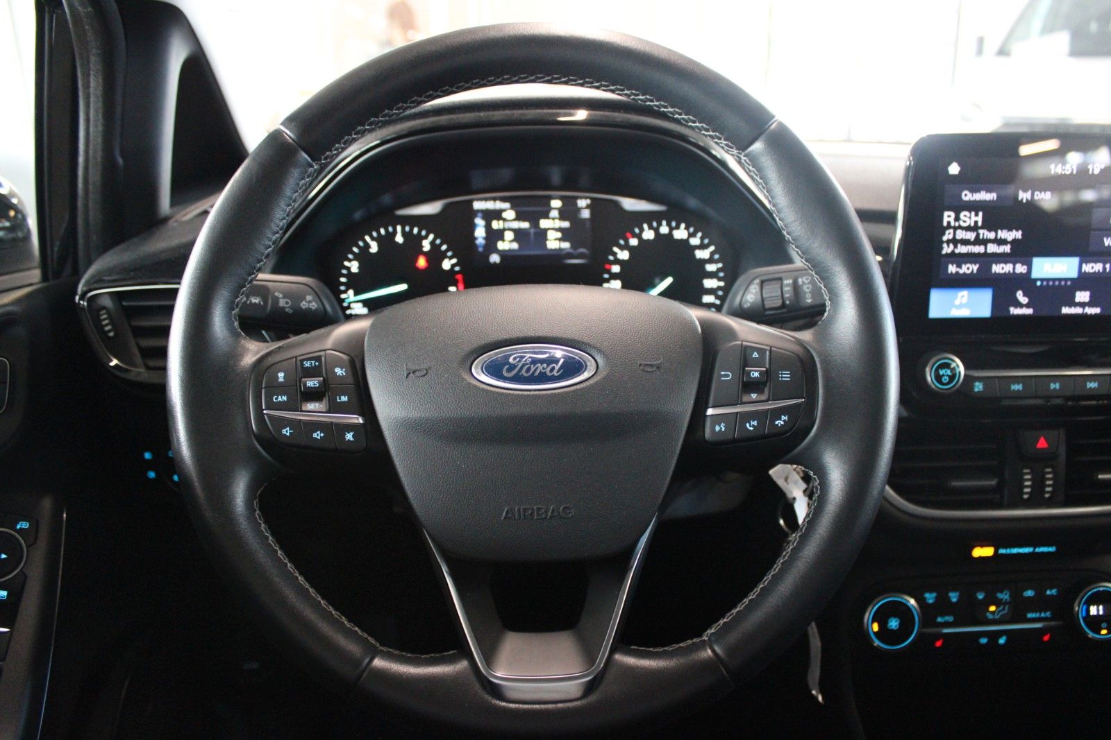 Fahrzeugabbildung Ford Fiesta Titanium LED KLIMA Allwetter PDC WinterP.