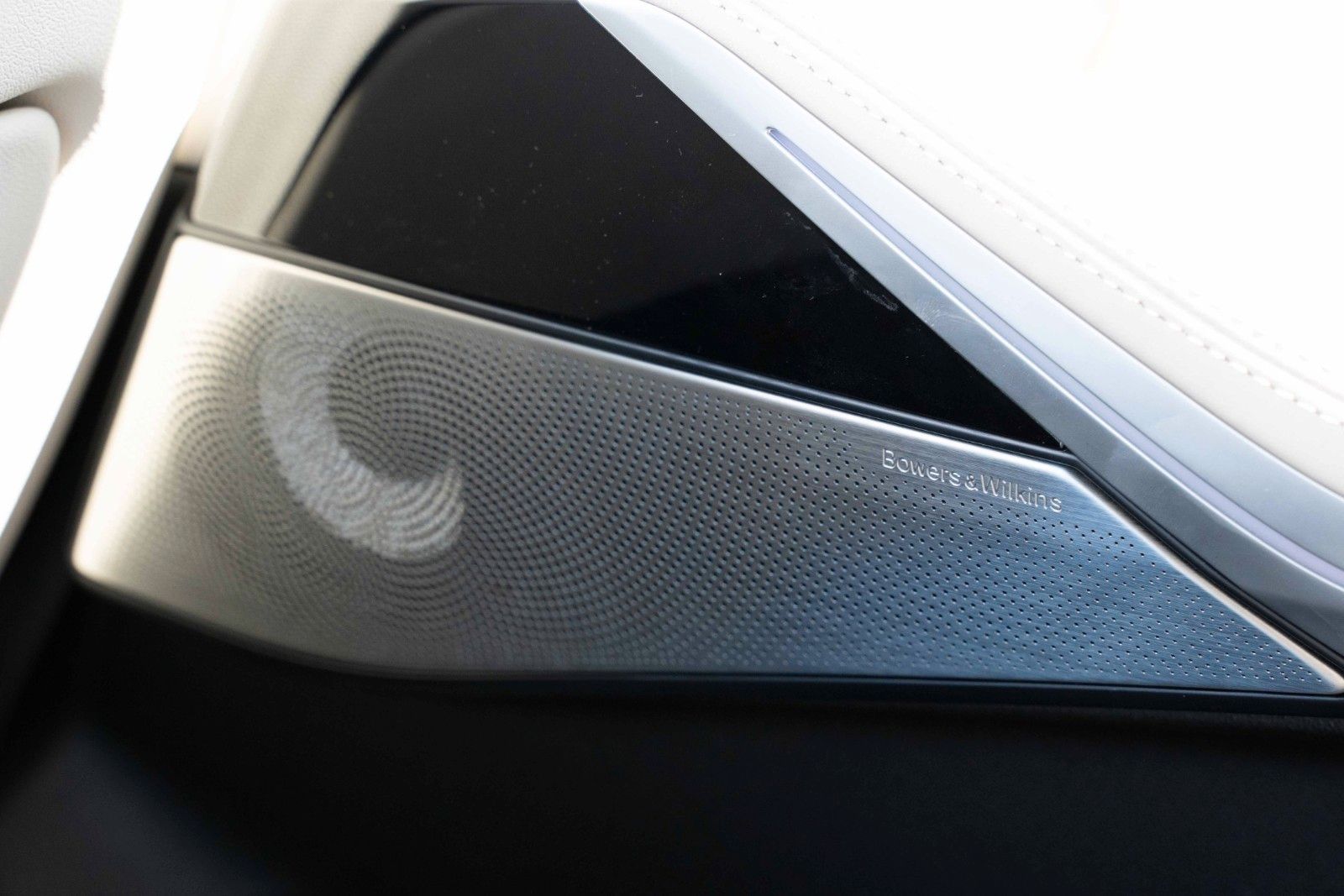 Fahrzeugabbildung BMW X7 M50i HUD B&W VOLL SHADOW LED TV CARBON 22"