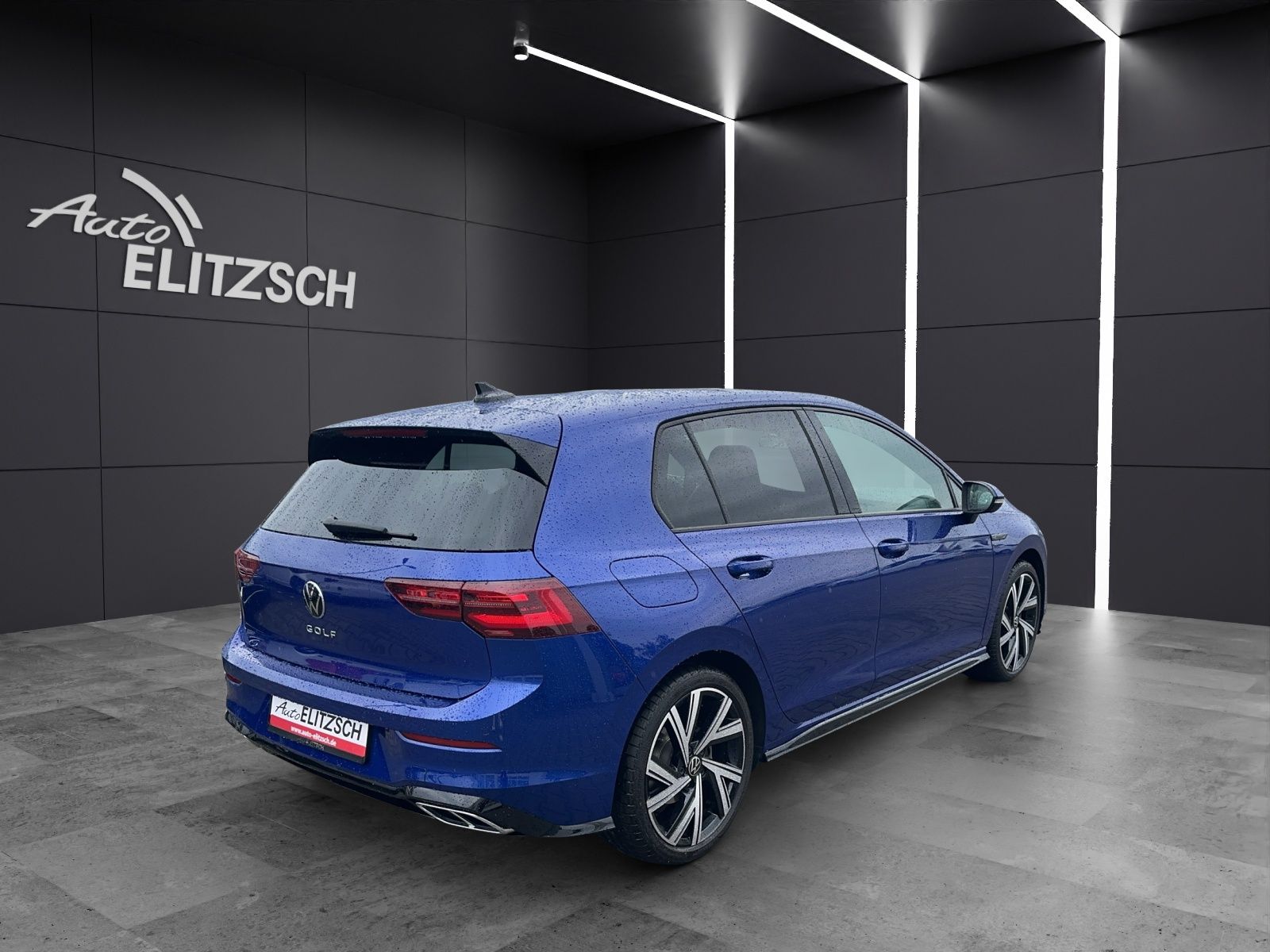 Fahrzeugabbildung Volkswagen Golf VIII Lim. 1.5 TSI R-Line IQ.Light ACC 18" S