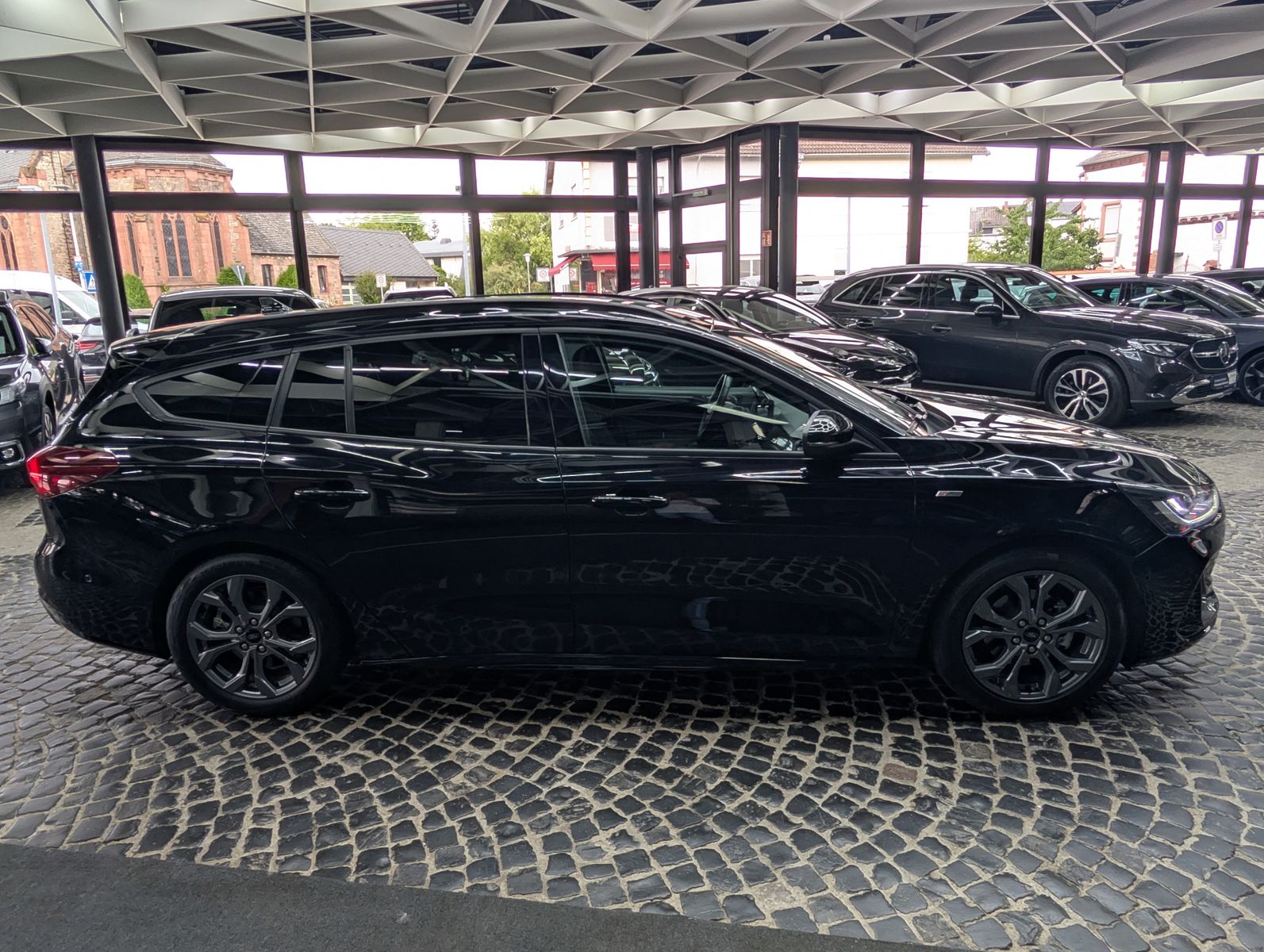 Fahrzeugabbildung Ford Focus 1.0 EB ST-Line ACC LED KAM WINTER Styling