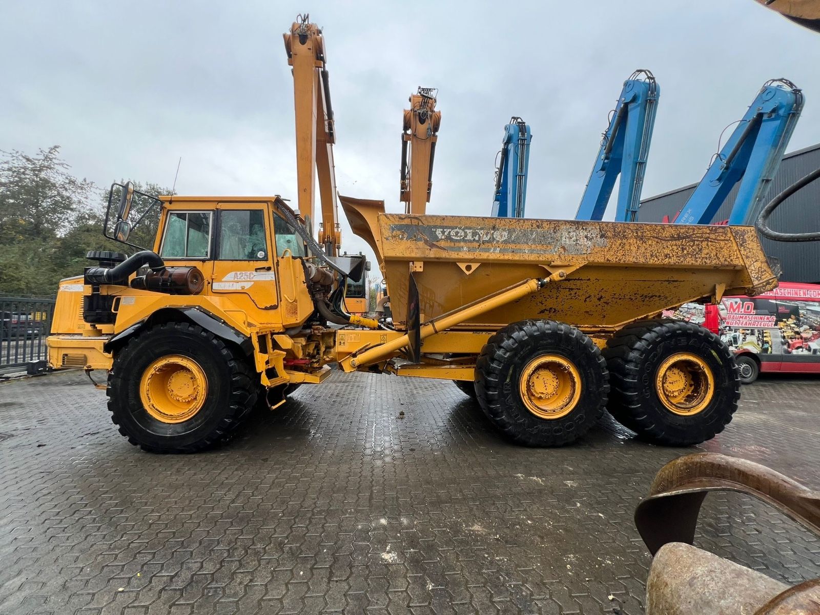 Fahrzeugabbildung Volvo A 25 C / Dumper /6x6 /