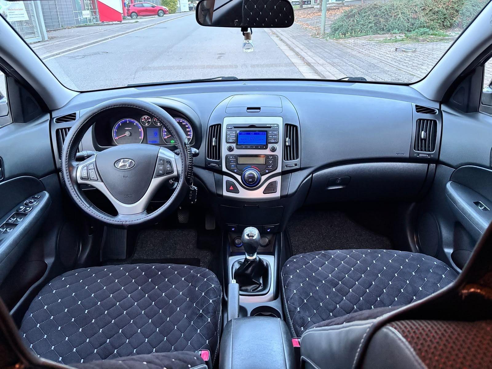 Hyundai i30 2011 — photo 10