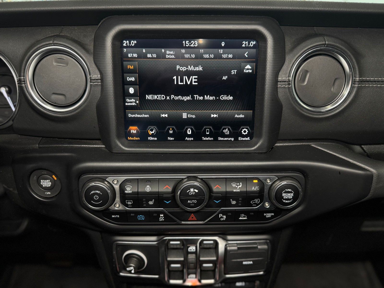 Fahrzeugabbildung Jeep Wrangler Unlimited 2.0 4xe Plug-In Hybrid Sahara