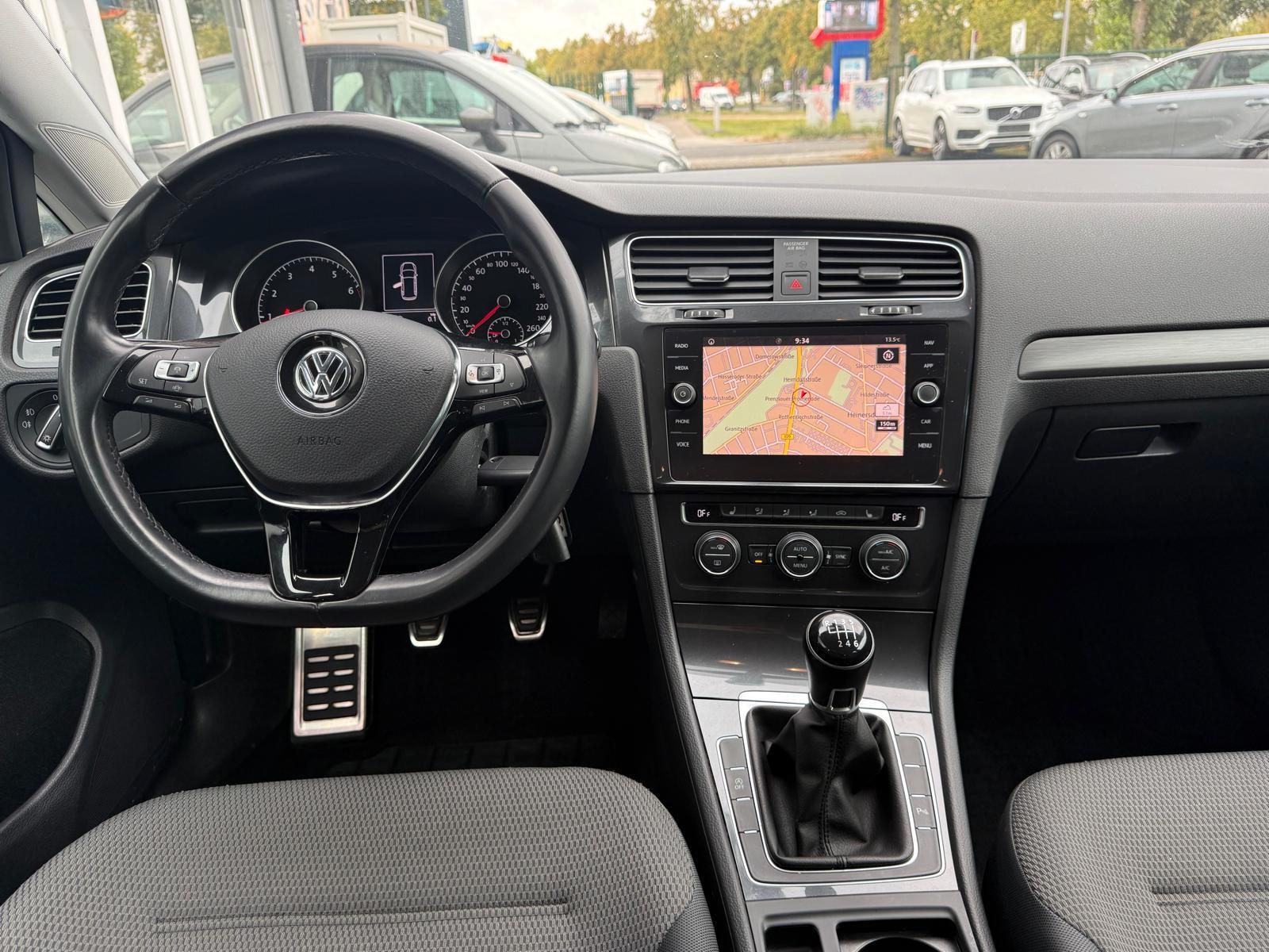 Volkswagen Golf VII 1.5 TSI Variant+Navi+Klimaaut+ACC