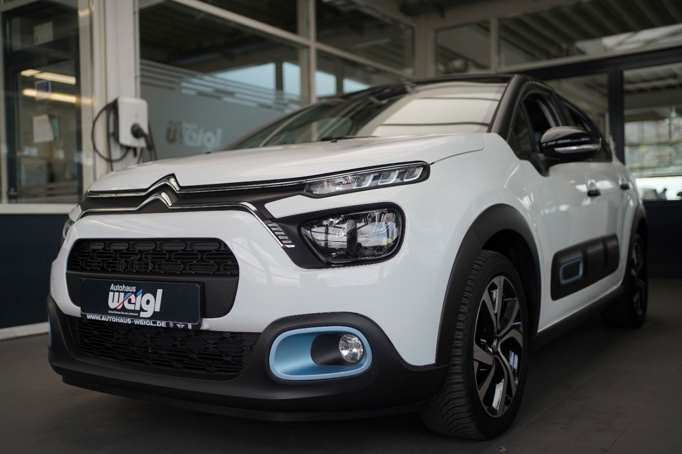 Fahrzeugabbildung Citroën C3 PureTech 110 EAT6 Elle Automatik Sitzheizung