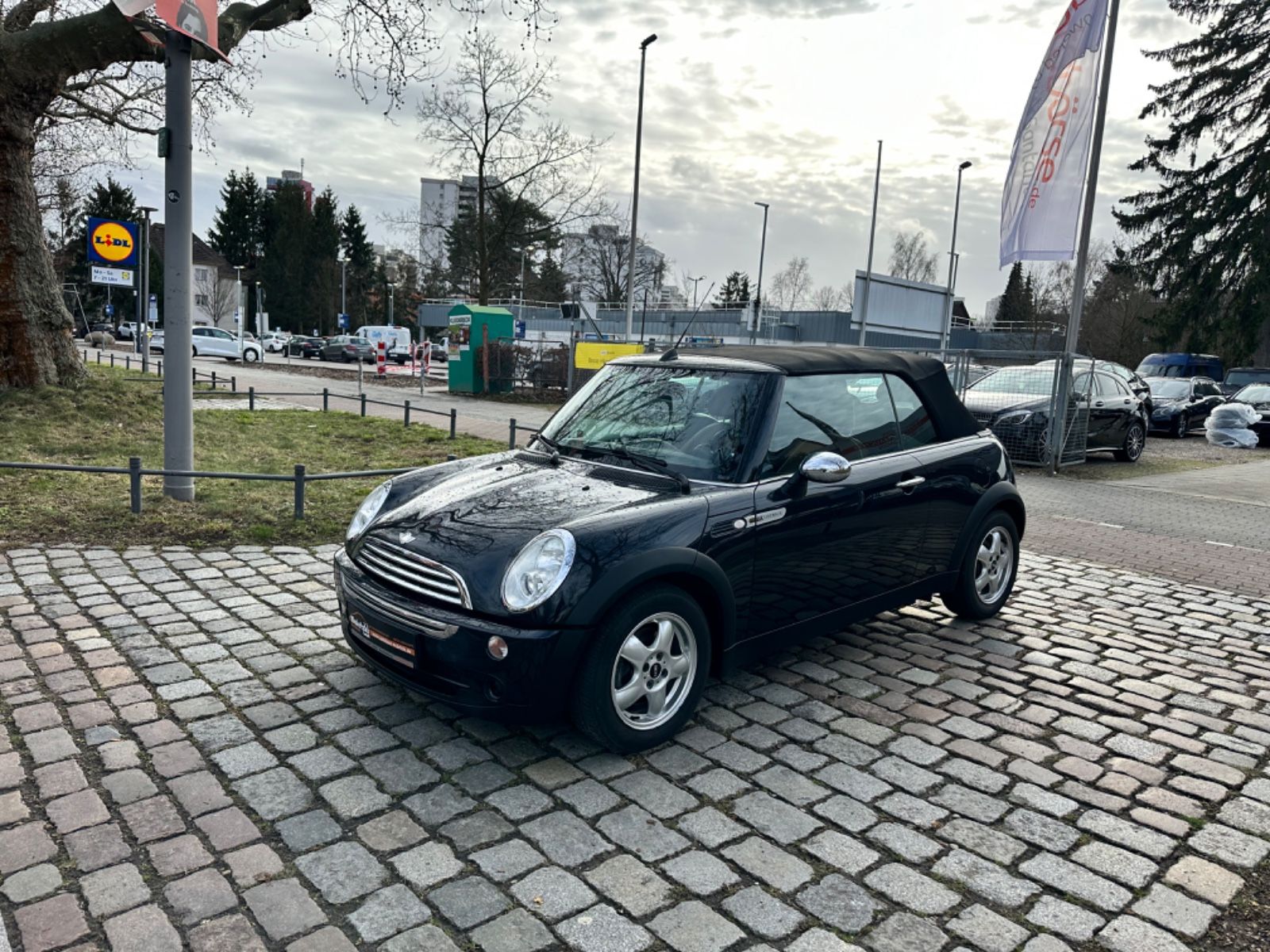 Fahrzeugabbildung MINI Cooper 1.6 Cabrio Sidewalk*PDC*Navi*Leder*