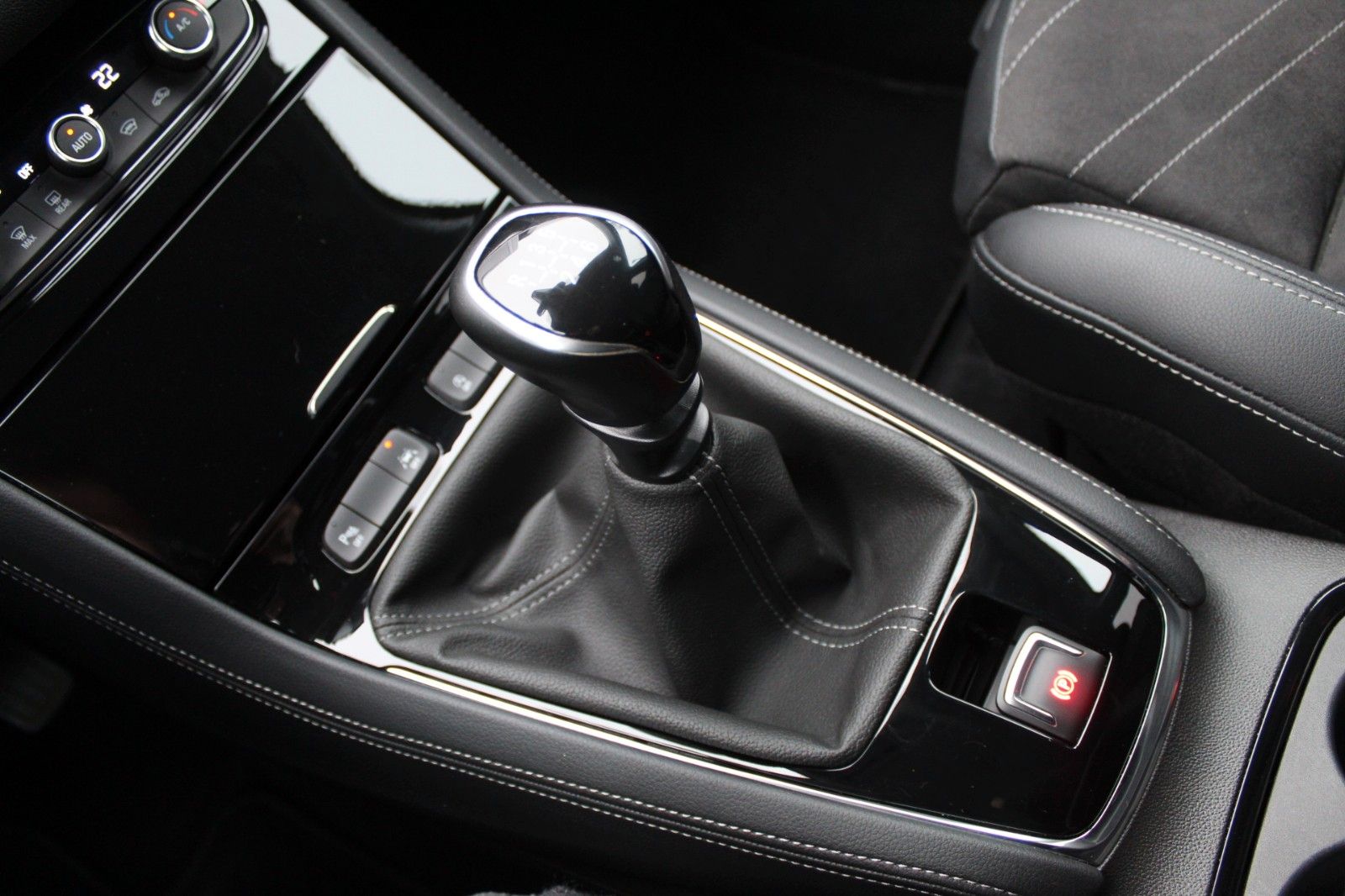 Fahrzeugabbildung Opel Grandland Elegance Navi*AHK*Intellilux