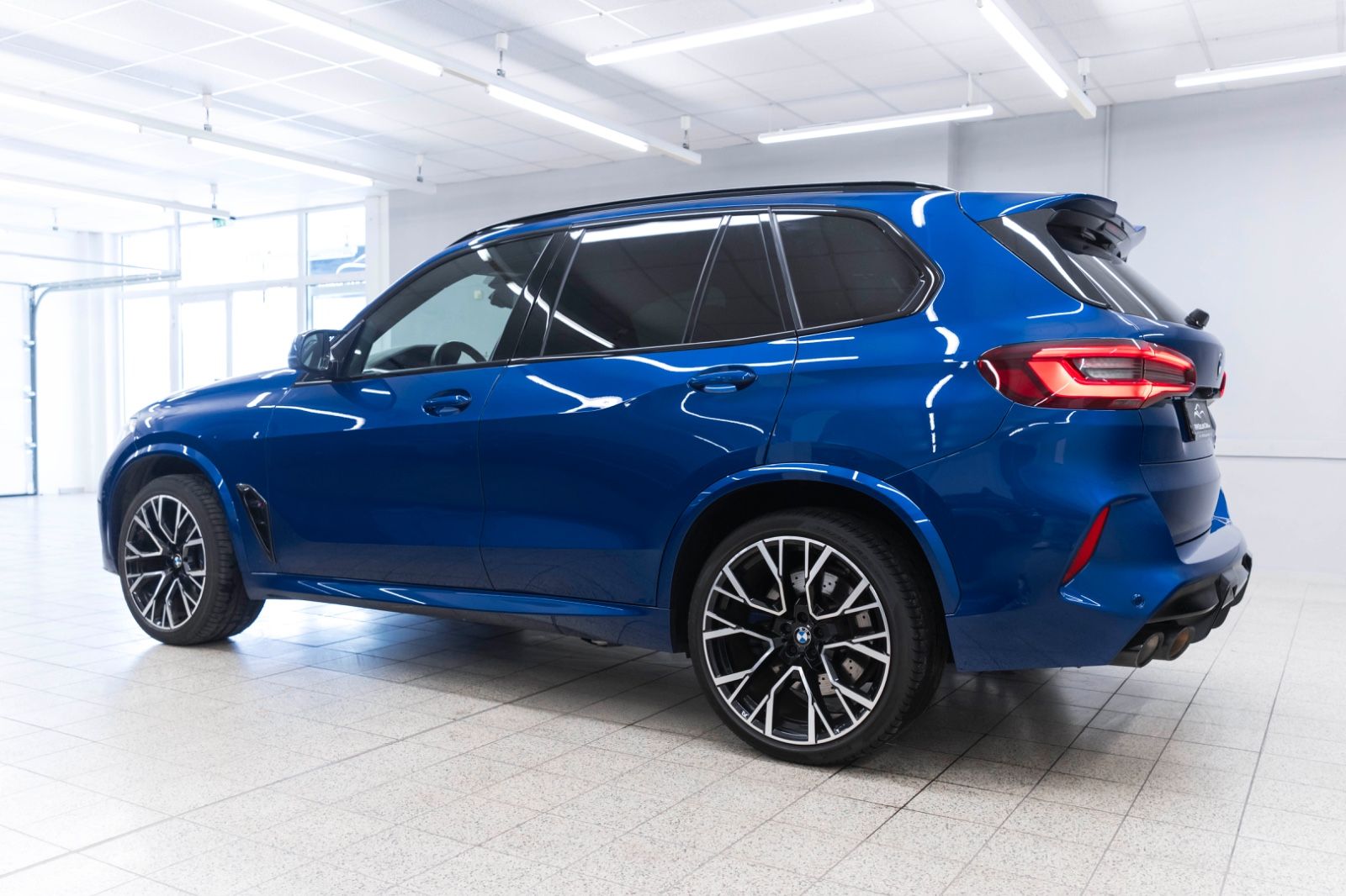 Fahrzeugabbildung BMW X5 M Competition B&W LASER HUD 360° PANO ACC