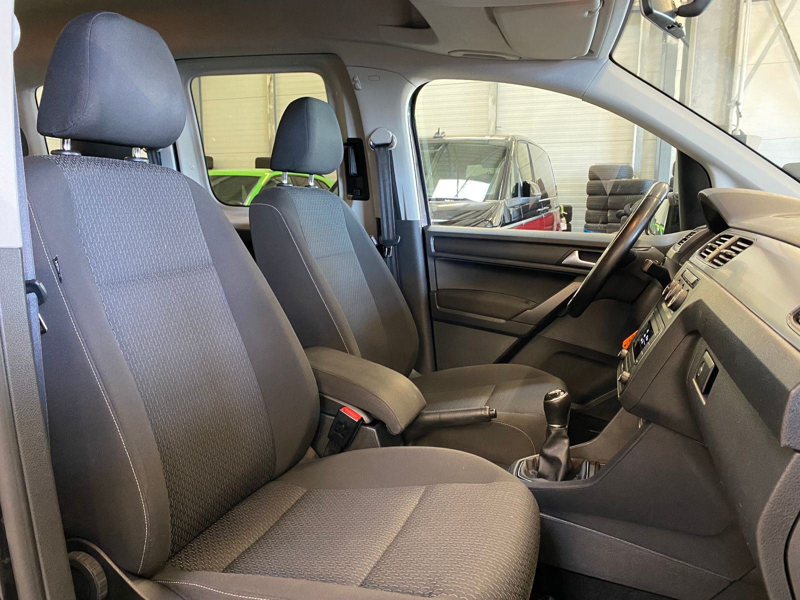 Fahrzeugabbildung Volkswagen Caddy 2.0 TDI Klimaautomatik PDC SHZ Tempomat