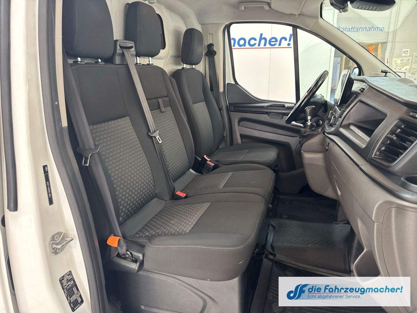 Fahrzeugabbildung Ford Transit Custom Kasten 300 L1 Trend Notbremsass.