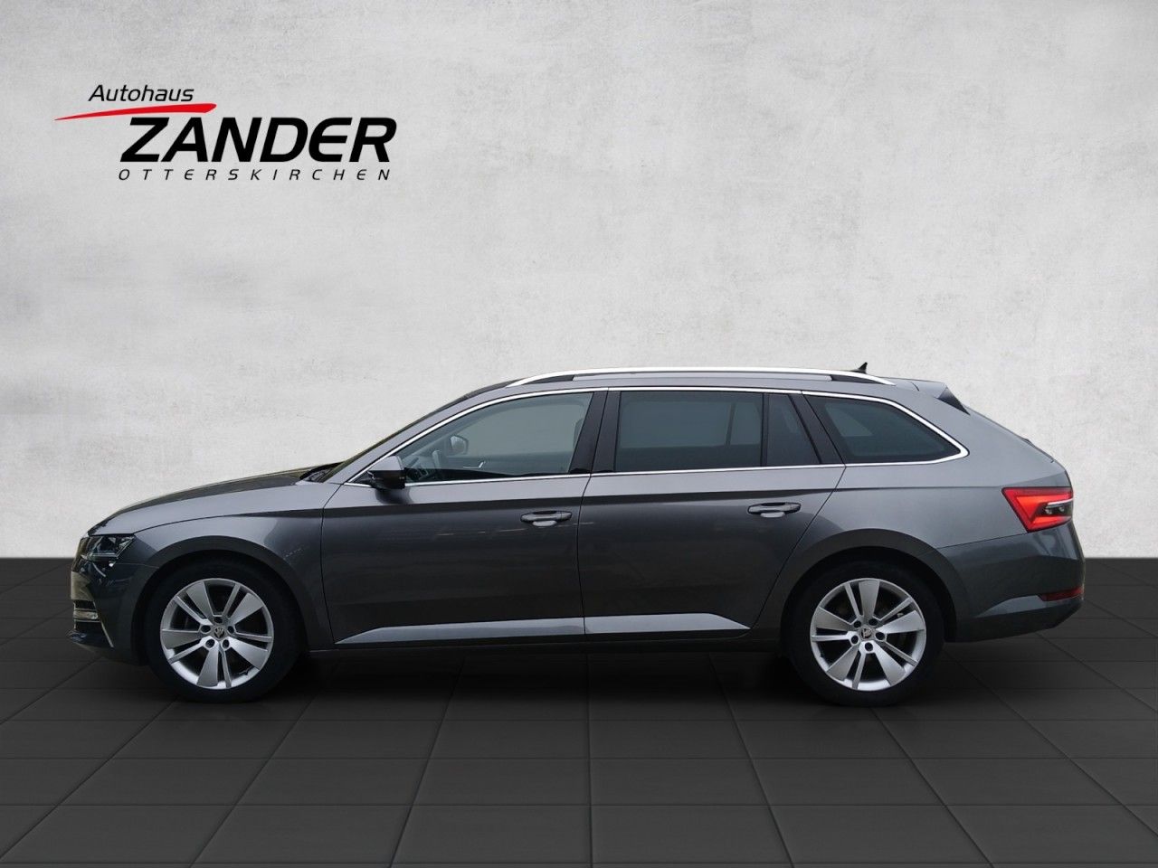 Fahrzeugabbildung SKODA Superb Combi Style iV AHK NAVI Standheizung