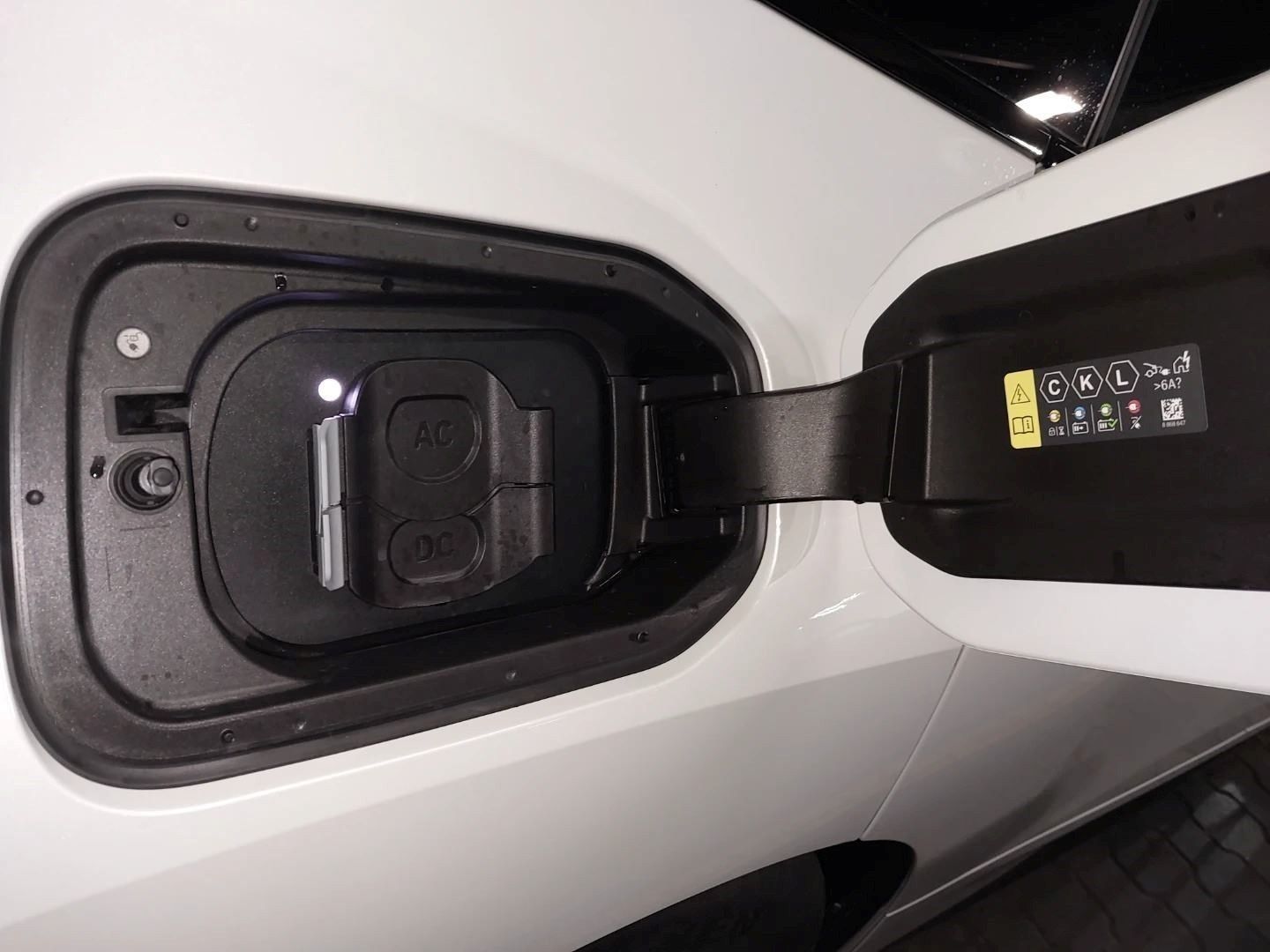 Fahrzeugabbildung BMW iX xDrive45 HK Surroung, Lenkradhzg, 21" Aerodyn