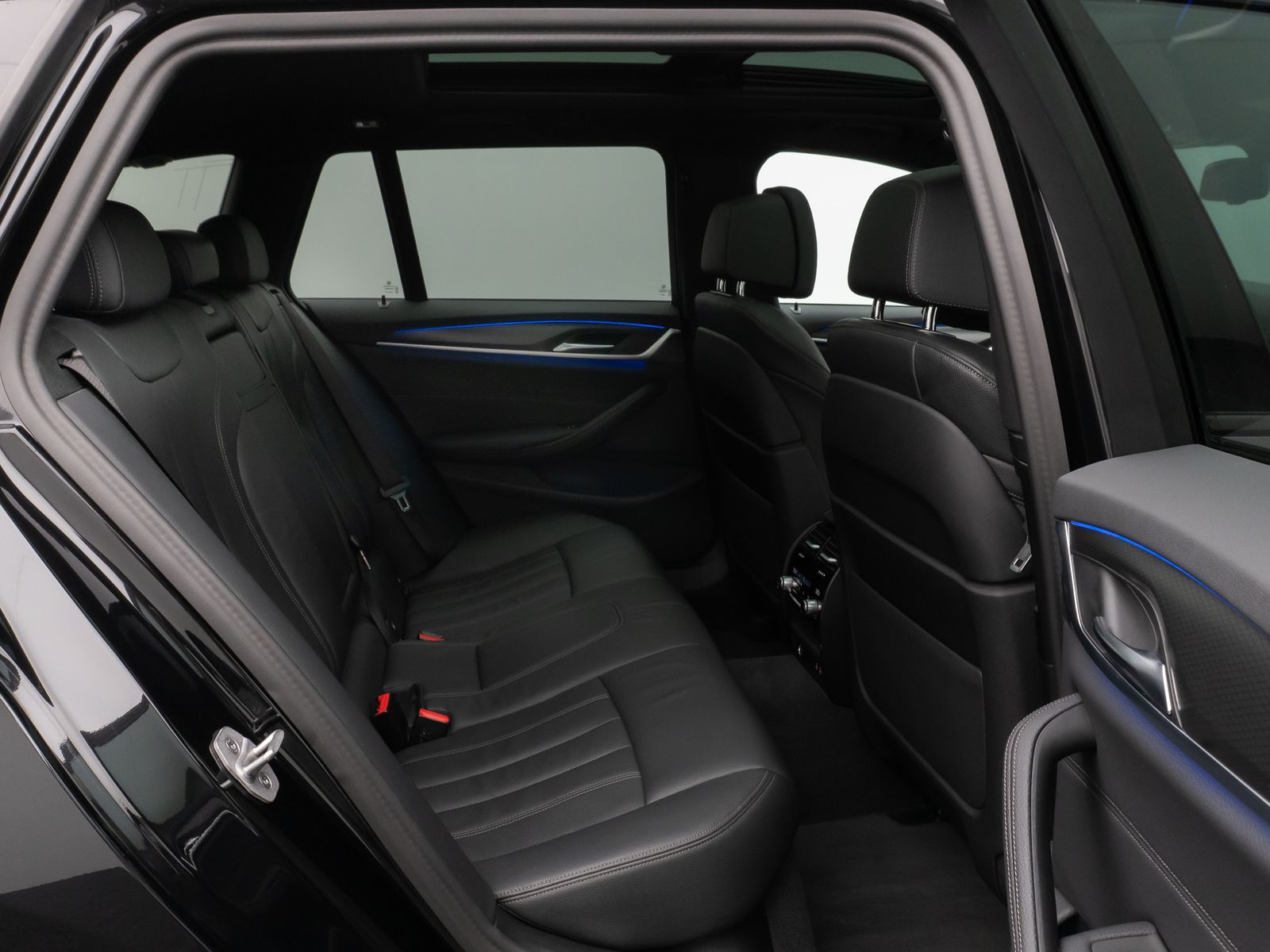 Fahrzeugabbildung BMW 540d xD M Sport Panorama Kamera Laser HUD AHK