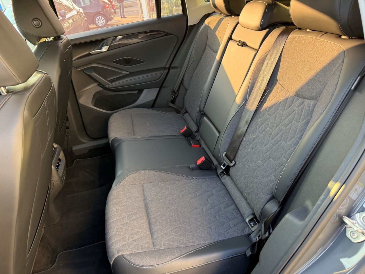 Fahrzeugabbildung Volkswagen Tiguan 1.5 eTSI 110 kW Life Navi Digitales Cockp