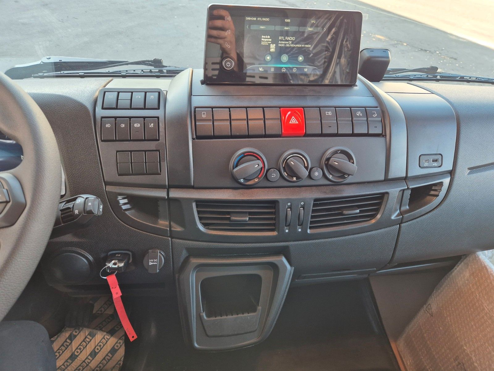 Fahrzeugabbildung Iveco Eurocargo ML160E28/P Carrier Supra 1250 LBW Tür