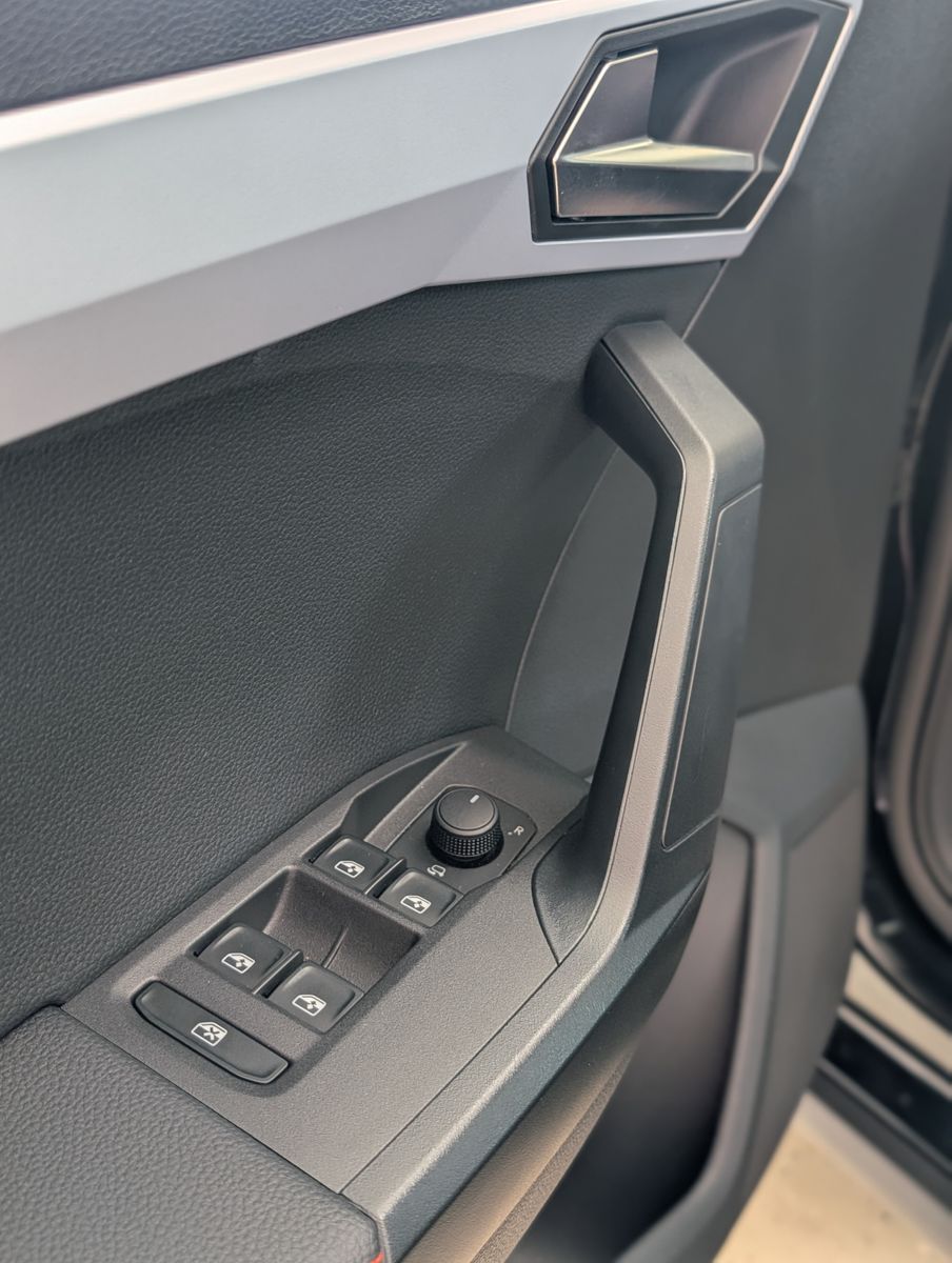 Fahrzeugabbildung SEAT Arona 1.5 TSI FR DSG ACC LED AHK KAM DINAMICA 18