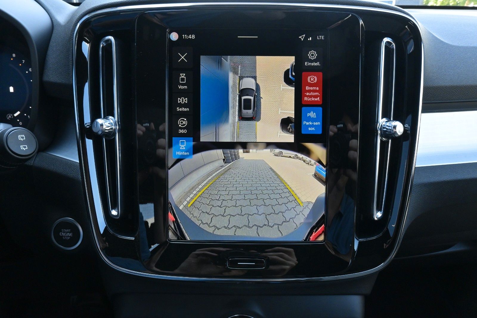 Fahrzeugabbildung Volvo XC40 B3 DKG Plus Black Edition*FSHZG*360*ACC*AHK