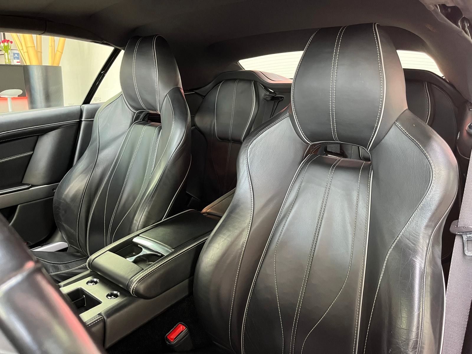 Fahrzeugabbildung Aston Martin Virage Volante V12