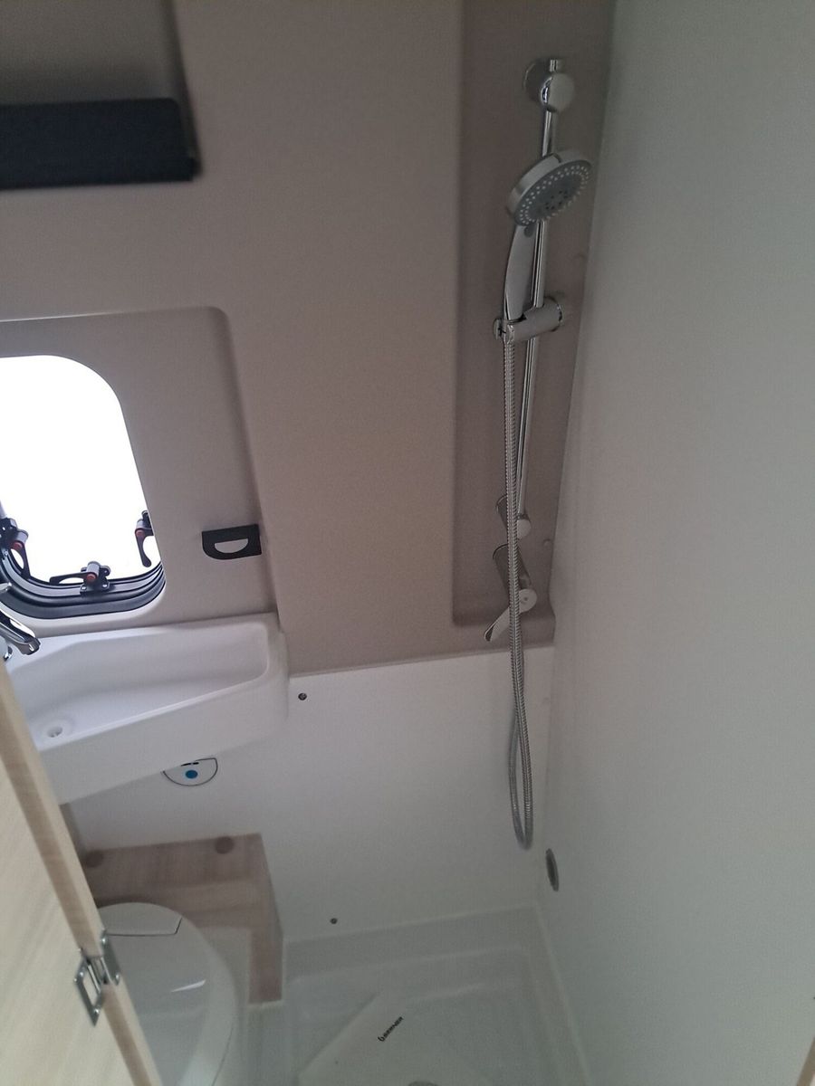 Fahrzeugabbildung Chausson Van First Line Light V594M Solar, Markise, RFK