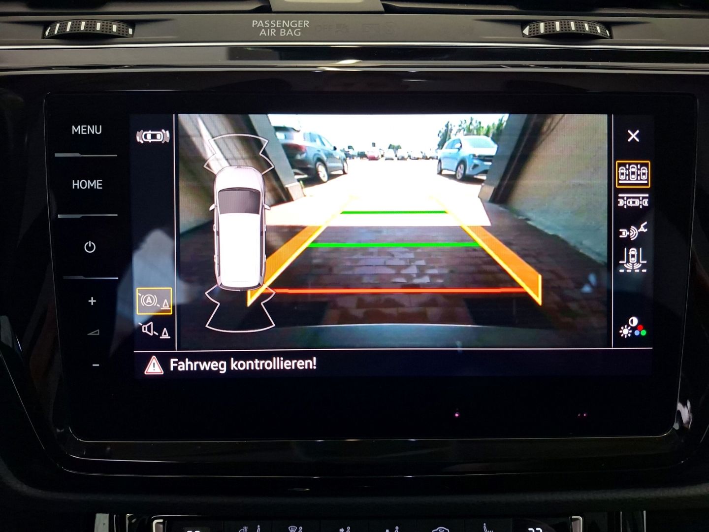 Touran 2.0 TDI DSG Highline *AHK*KEYLESS*NAVI*KA