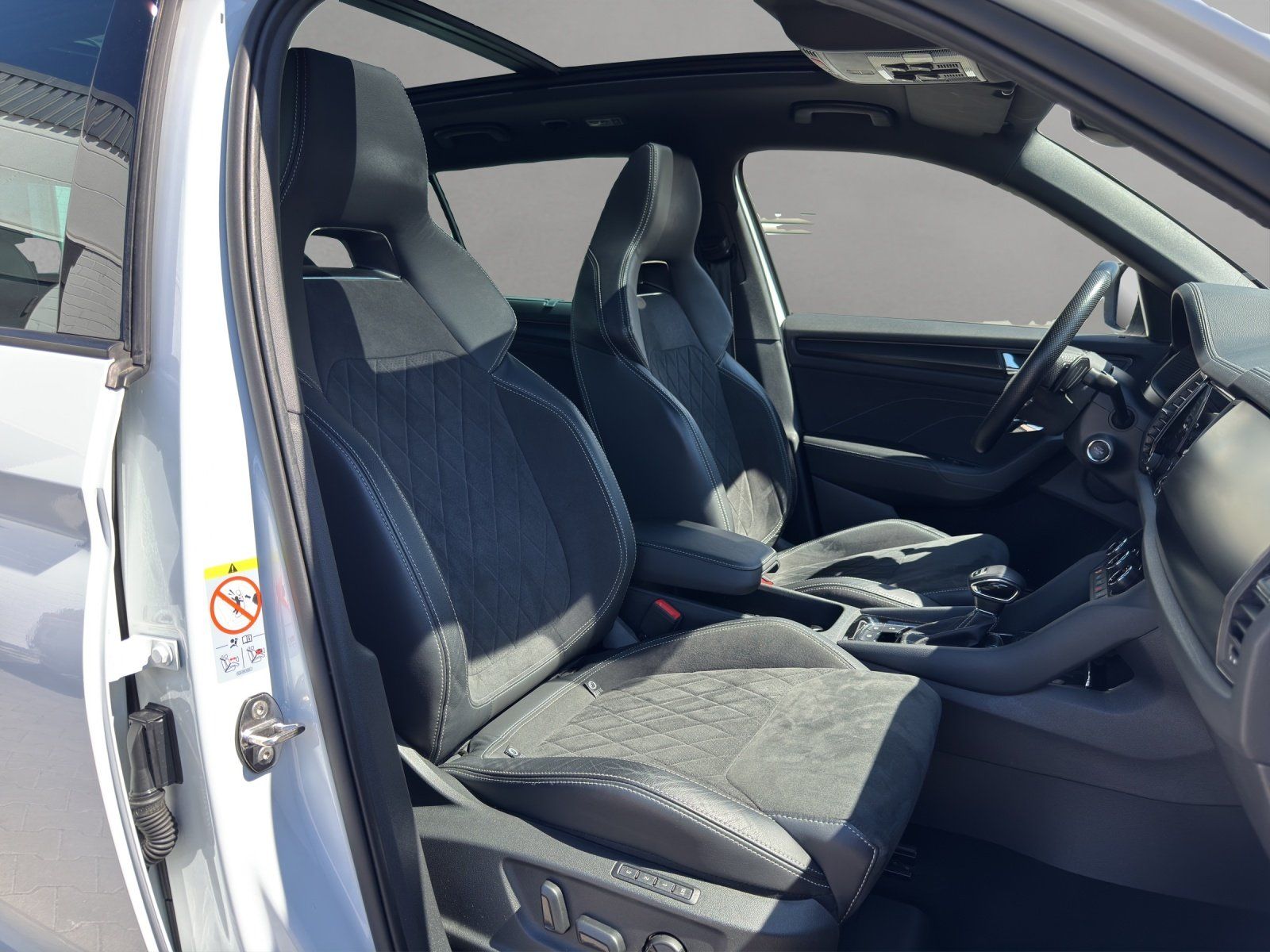 Fahrzeugabbildung SKODA Kodiaq 2.0 TSI Sportline 4x4/AHK/PANO/360°CAM/