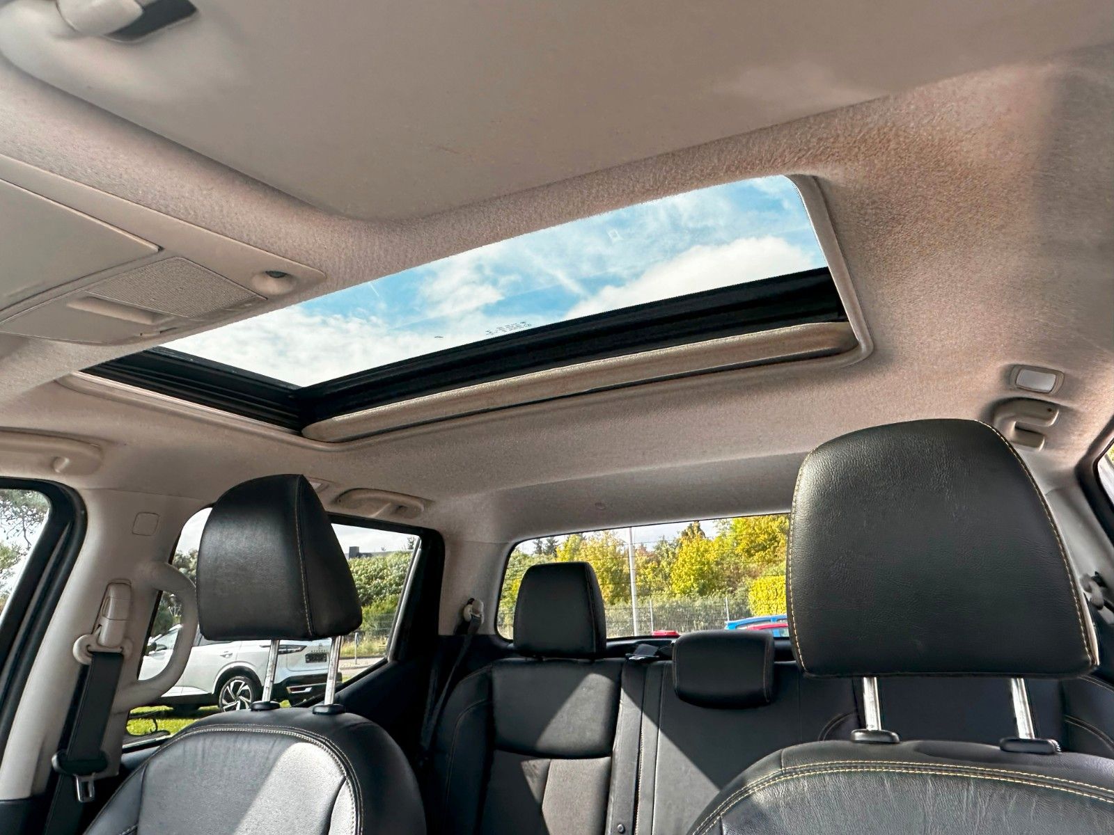 Fahrzeugabbildung Nissan Navara NP300 N-Guard Double Cab 4x4