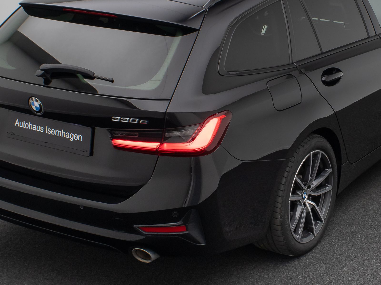 Fahrzeugabbildung BMW 330e Sport Line Laser HUD DAB PDC Komfort Alarm