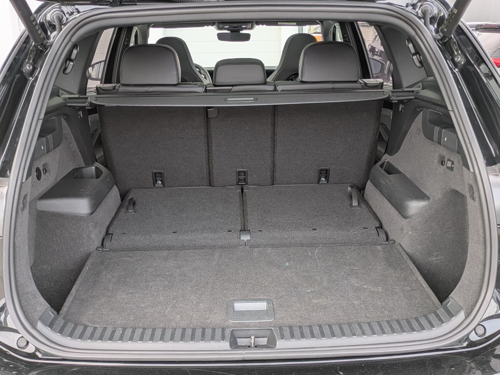 Fahrzeugabbildung Volkswagen Tayron 2.0 TDI 4M R-Line BLACK*7Si*MATRIX*PANO