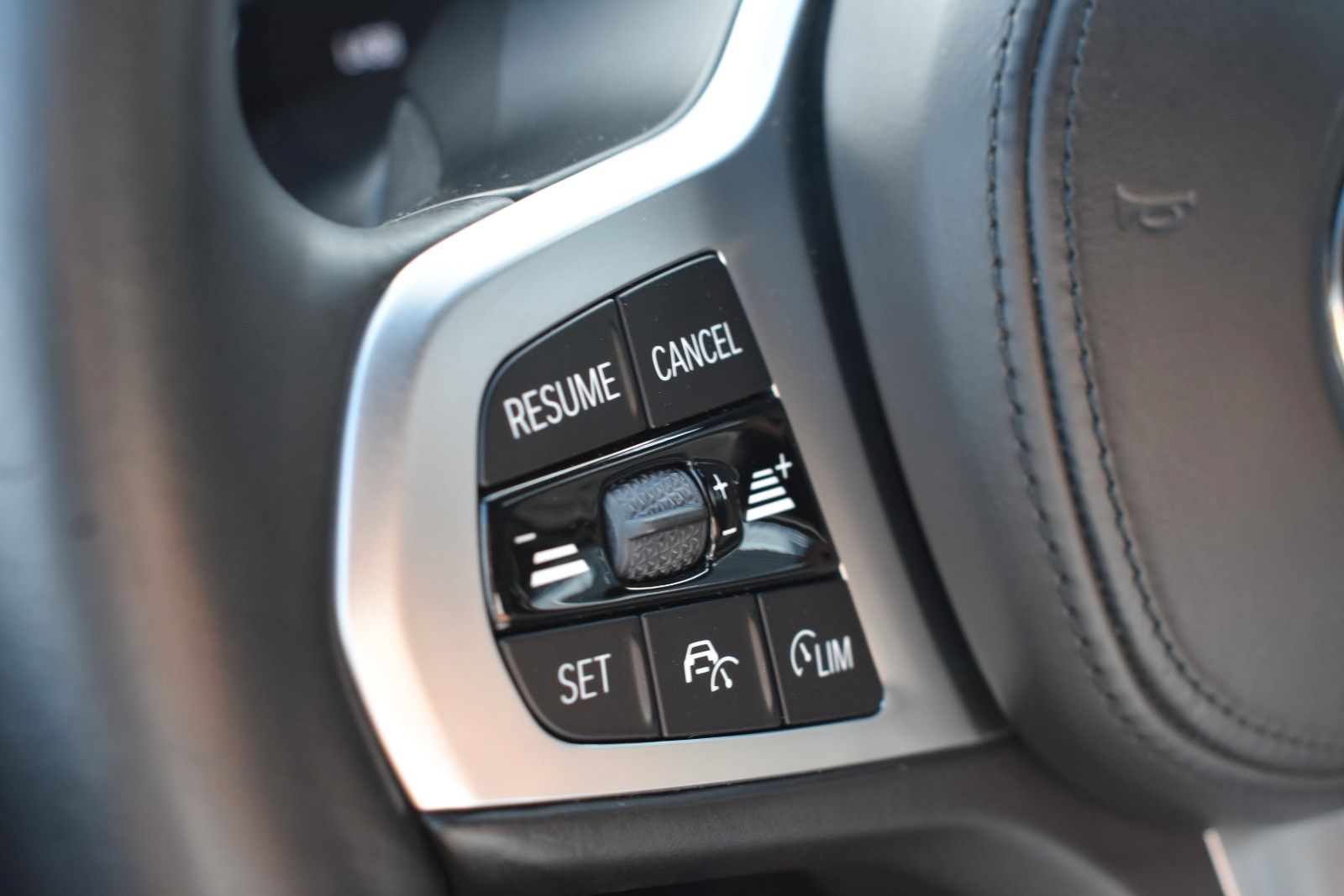 Fahrzeugabbildung BMW 318d Touring SPORT-L/M-SPORT/SHADOW/LED/DAB/PDC