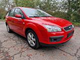 Ford Focus 1.6 16V Turnier Ghia !! Inspekt... - Ford Focus aus 2005: Turnier