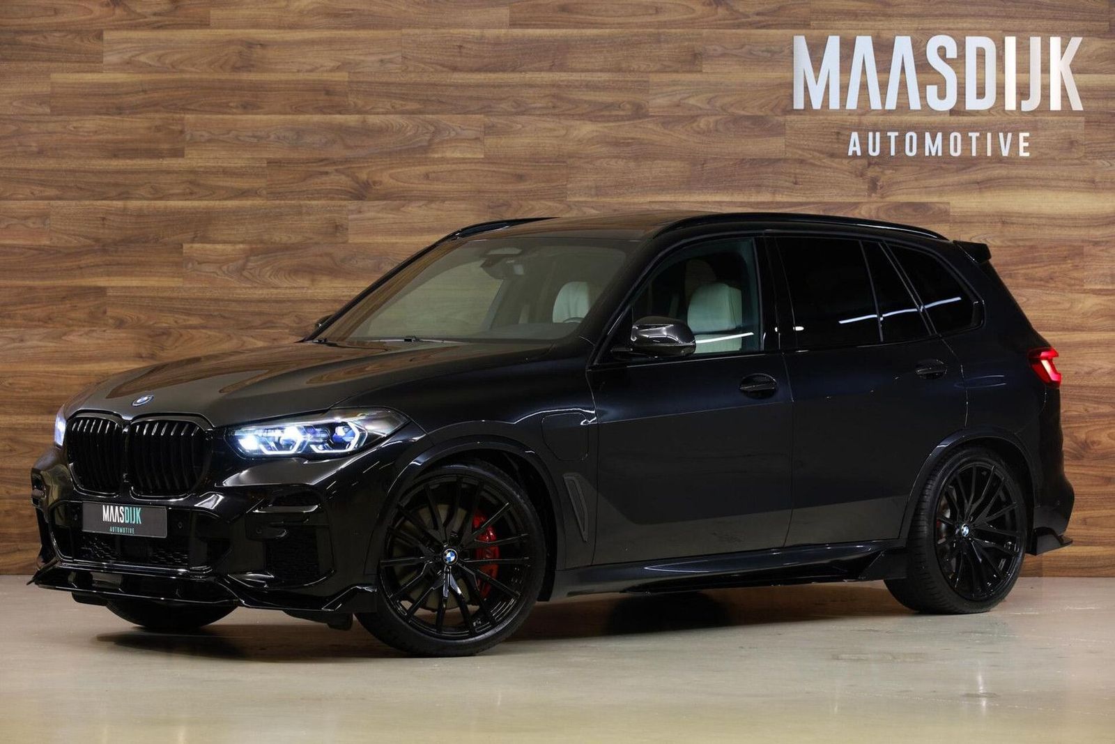 BMW X5 xDrive45e M-Sport|Individual|Massage|Skyloung