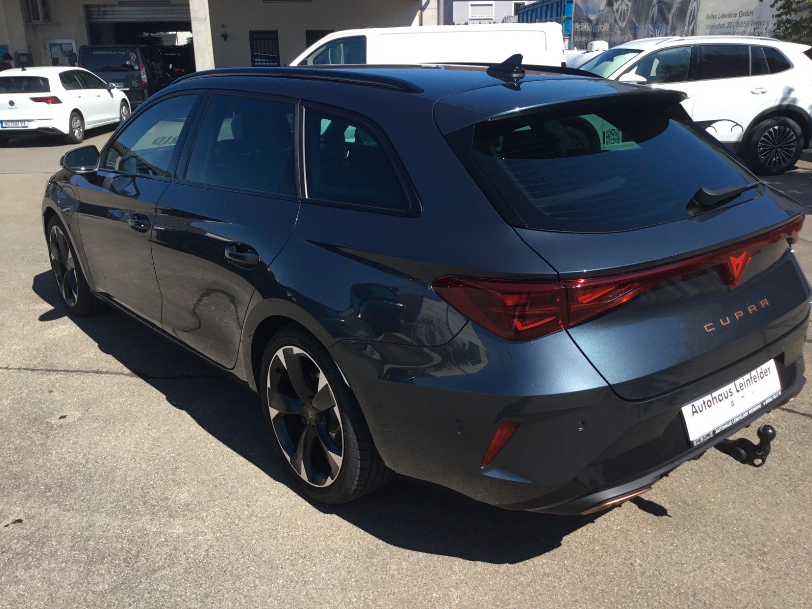 Fahrzeugabbildung CUPRA Leon 1.5 E-HYBRID DSG Sportstourer+AHK+Kamera+18