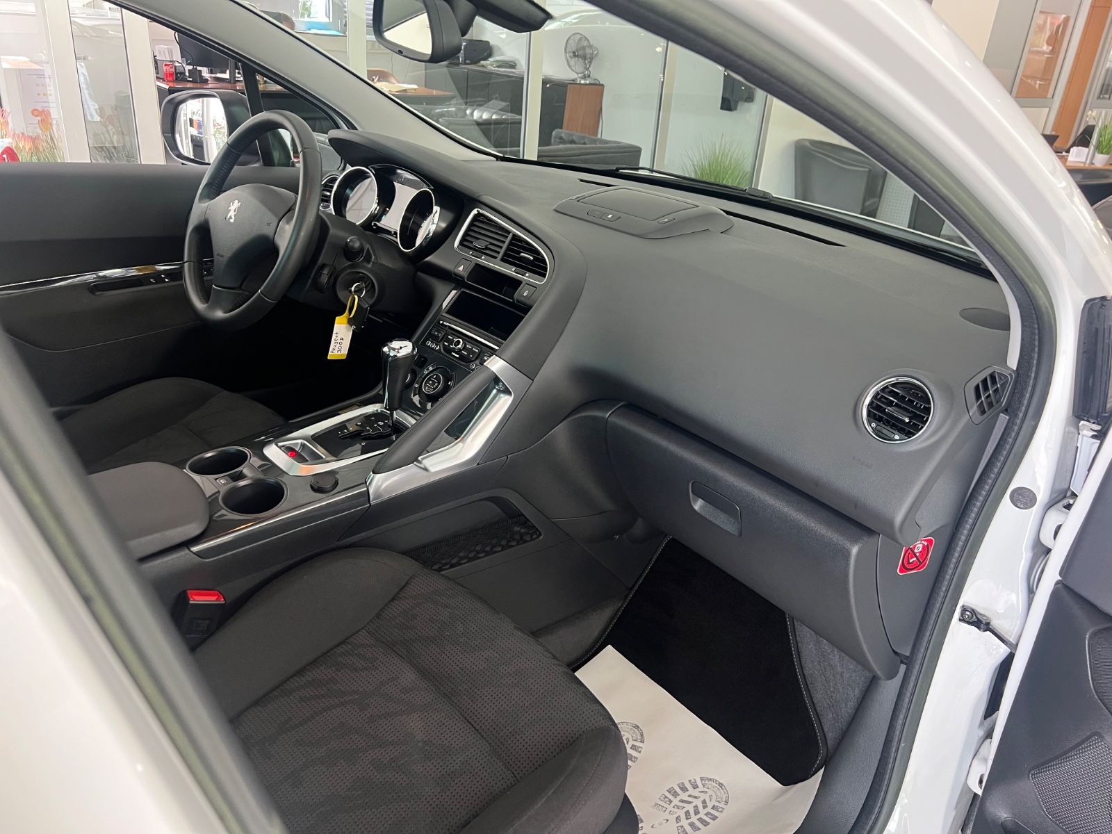 Fahrzeugabbildung Peugeot 3008 Business-Line Automatik