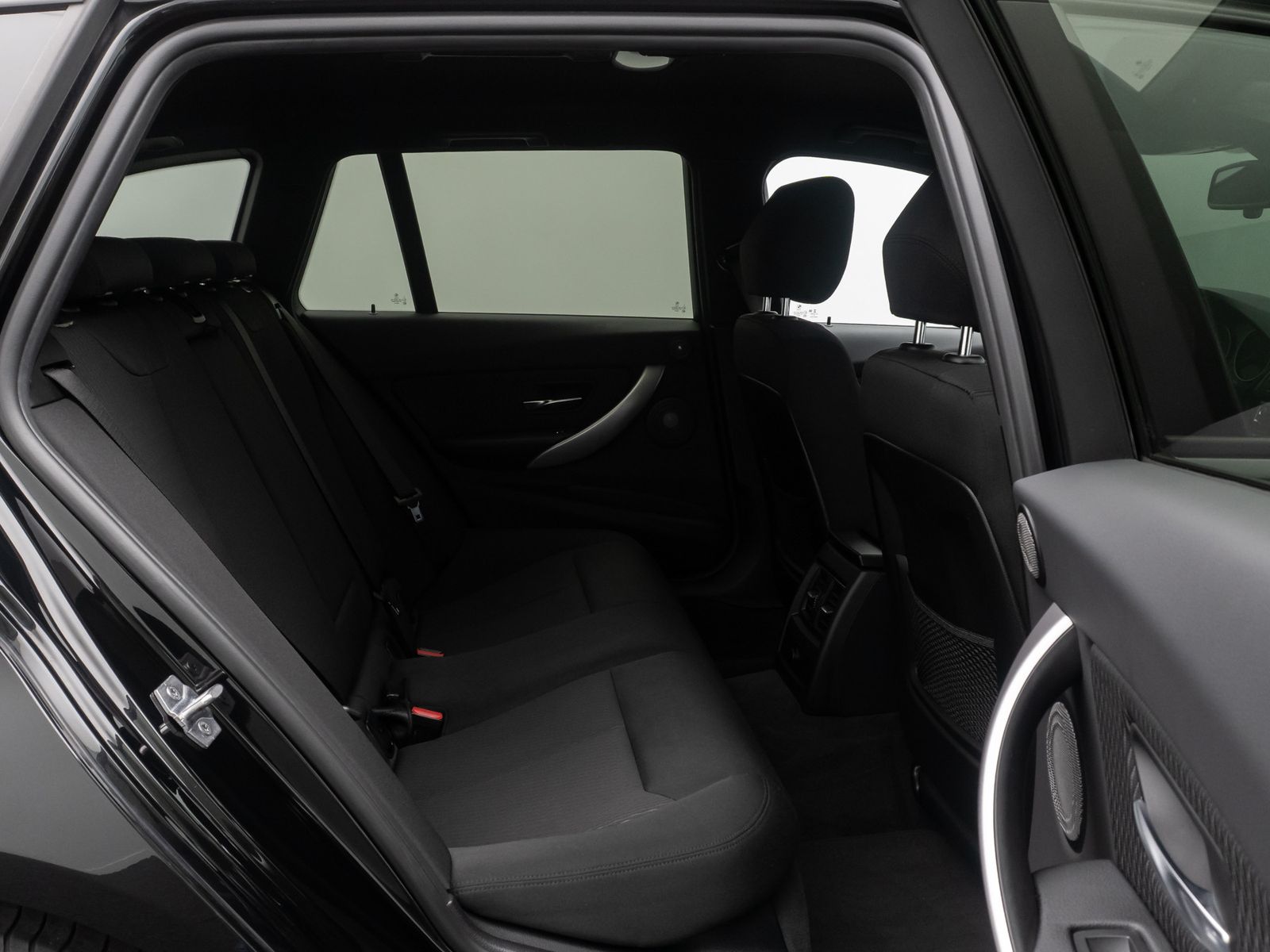 Fahrzeugabbildung BMW 320i GeschwindigReg ParkAss DAB H/K FernlichtAss