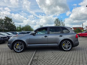 Porsche Cayenne - 2