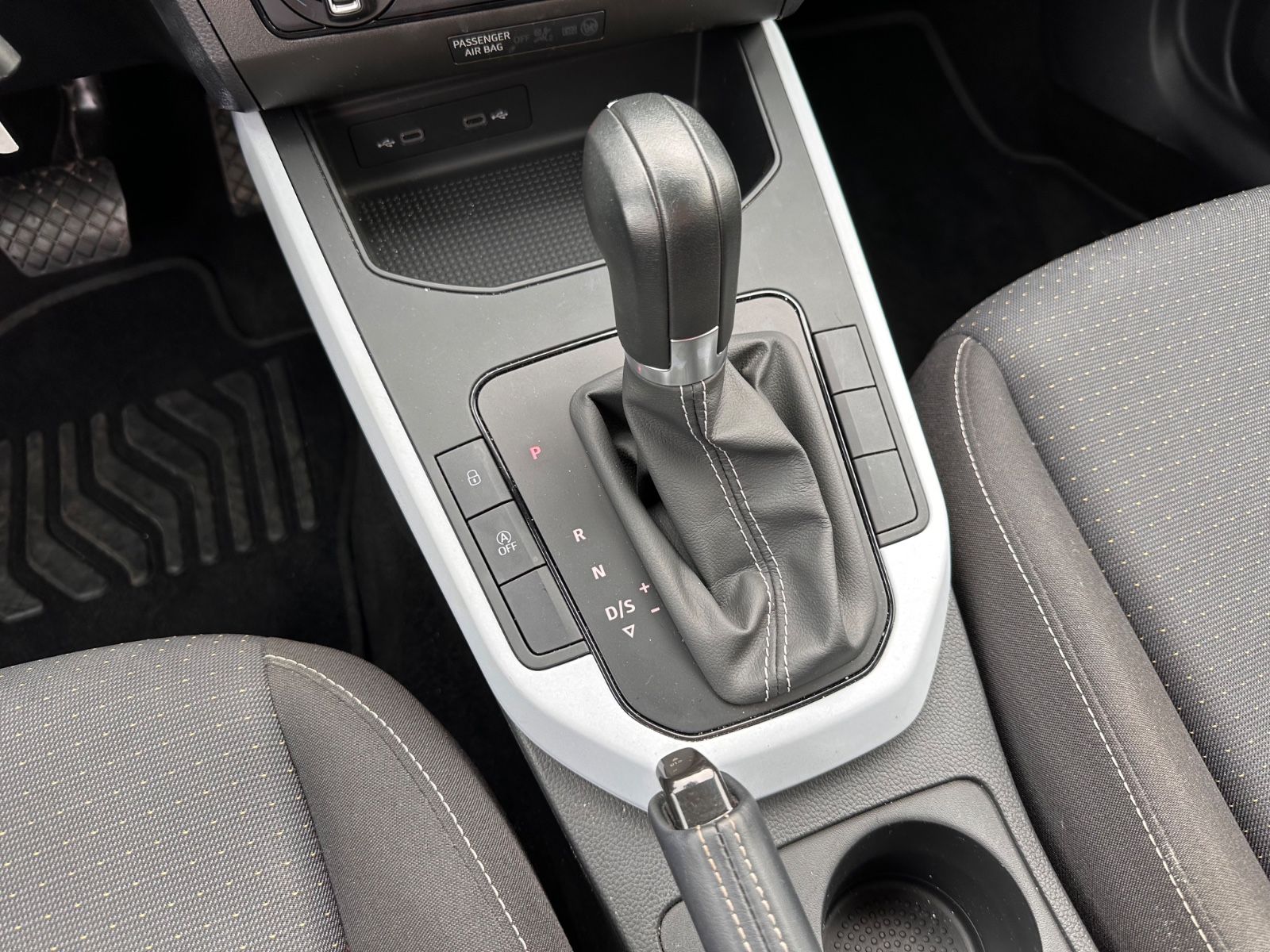 Fahrzeugabbildung SEAT Arona Style 1.0 TSI DSG LED/APP/PDC/GRA