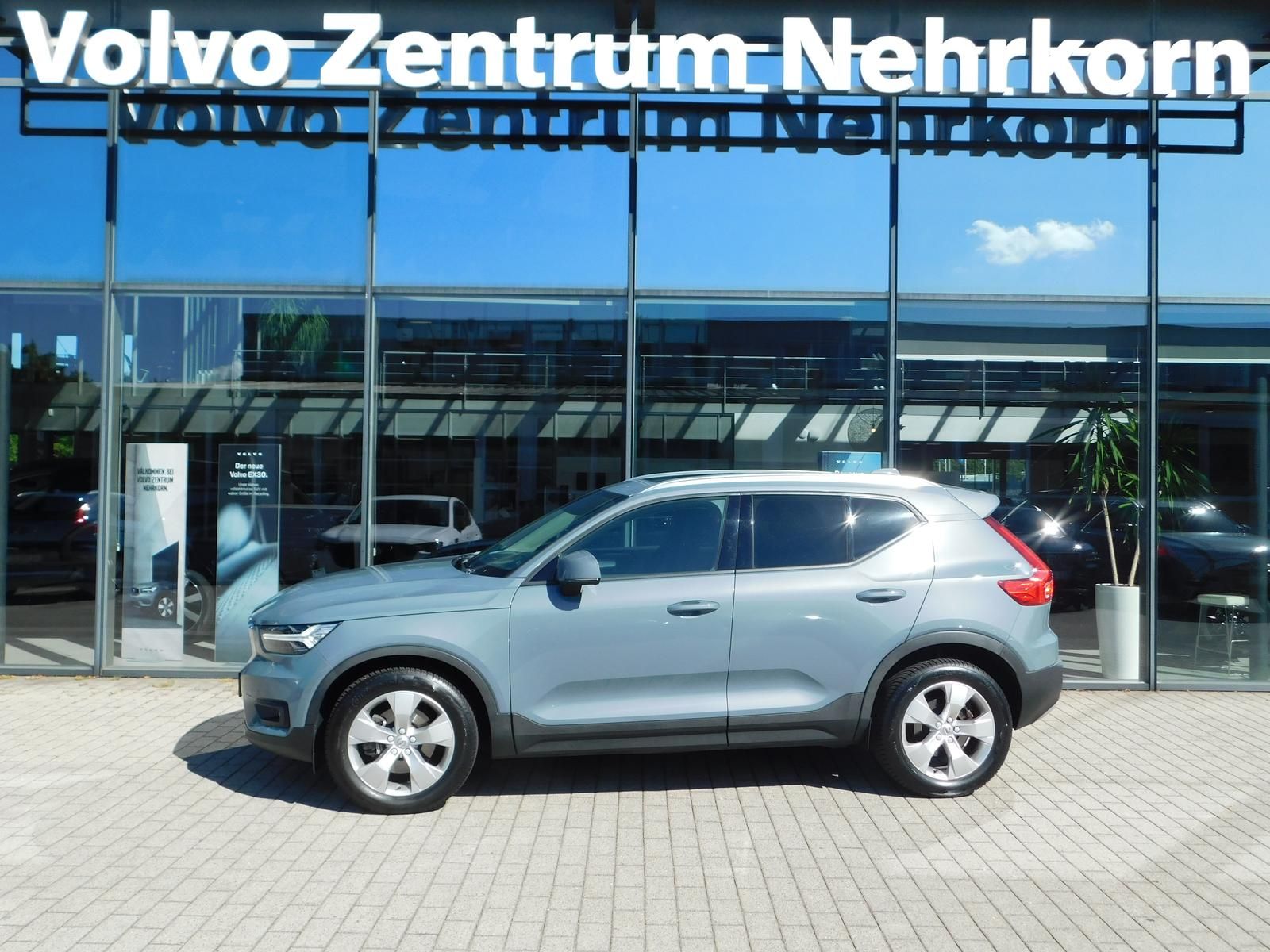 Fahrzeugabbildung Volvo XC40 T4 AWD Momentum Pro